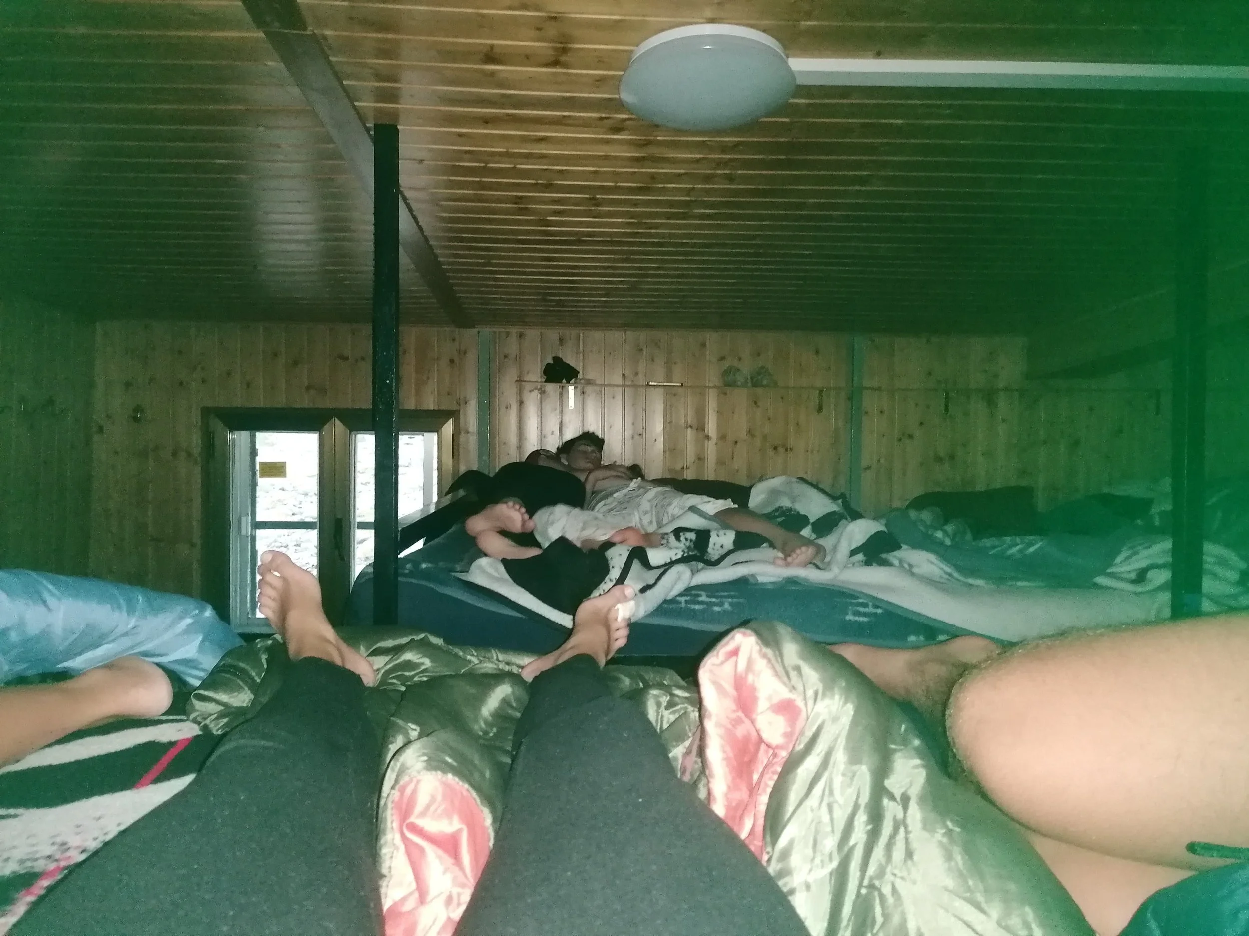 Assim se dorme num refúgio de montanha: com saco-cama, lençóis não há aqui.
Foto: CM