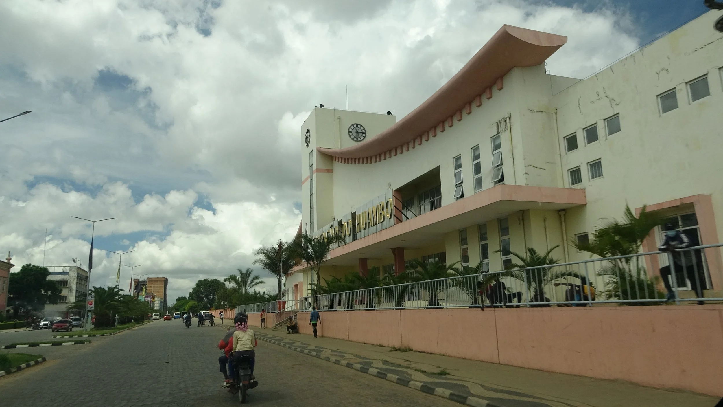 Arquitectura noyável da Estação do Huambo.