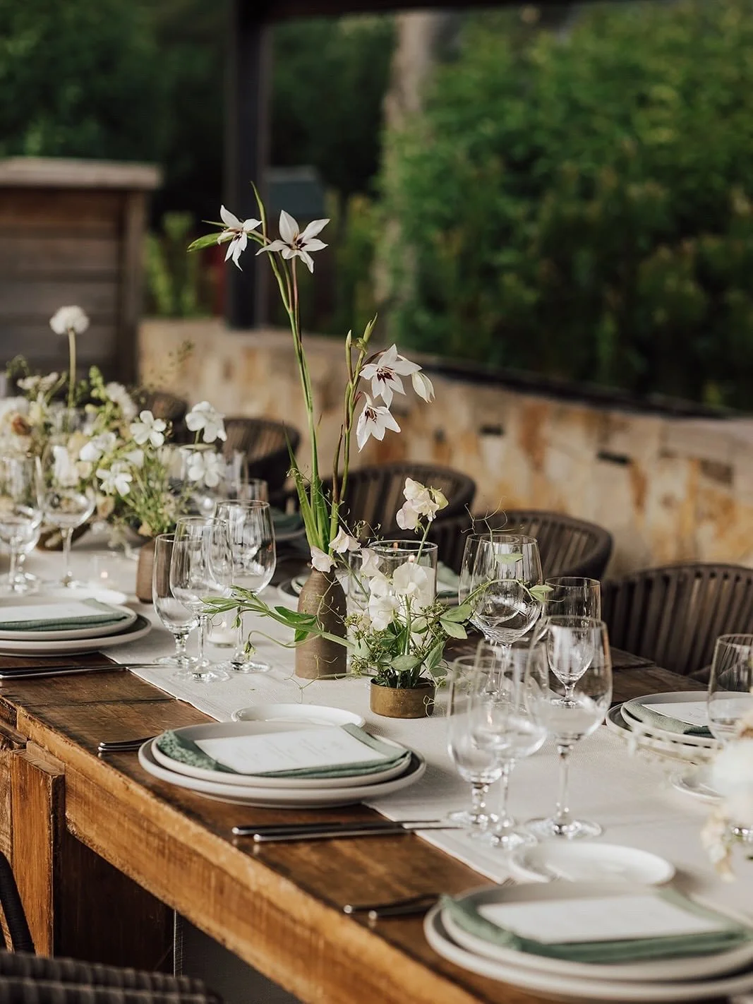 Keeping it intimate in Big Sur

Design and Planning: @doriandersonevents 
Floral: @mtpony_flowers 
Venue: @ventanabigsur 
Photography: @thedelauras 
Rentals: @foundrentalco @theonicollection @nuagedesignsinc