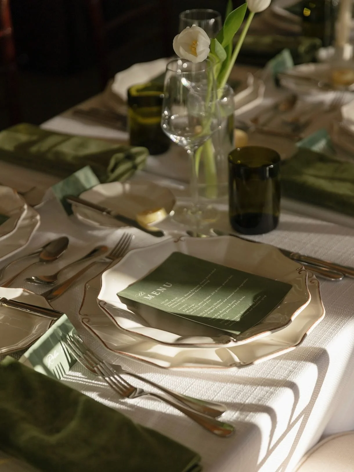 We love thoughtful design paired with a high-low experience. Black tie and burgers, anyone? 
⠀⠀⠀⠀⠀⠀⠀⠀⠀
 ~ @doriandersonevents
 ~ @hannahbriphotography
 ~ @laplayaca
 ~ @chiceventrentals
 ~ @tycaflowers