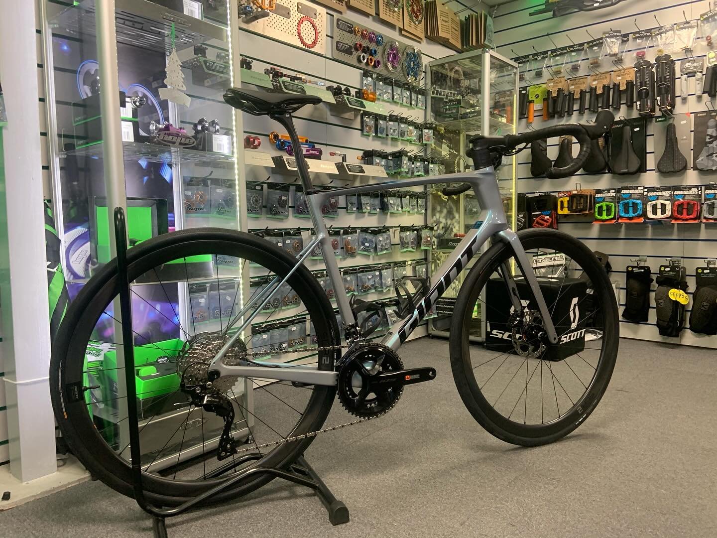 It’s a good week for #roadbikes here at Chaineys. We have another cracking machine ready for its new owner. This time it’s the ever popular @giantbicycles @giantuk #defyadvancedpro
A cracking value bike for the sportive rider 🚴🏻‍♂️