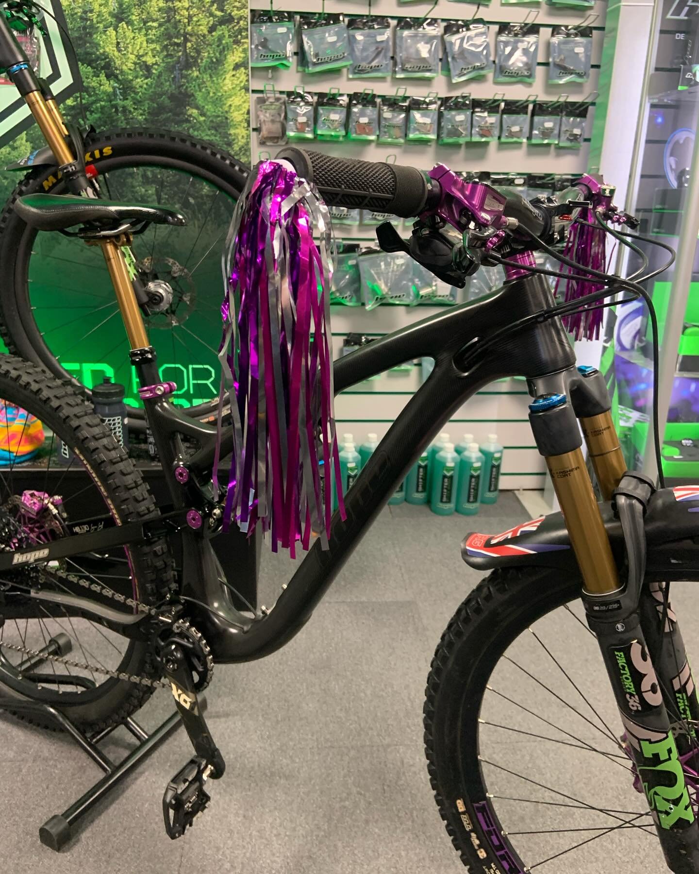 When one of your customers loves purple so much they decide the purple tassels are just what was needed to finish off their @hopetech #hb130 😂😂😂
@matt.m.willis.5 we salute you, you are an absolute nutter 😂😂😂