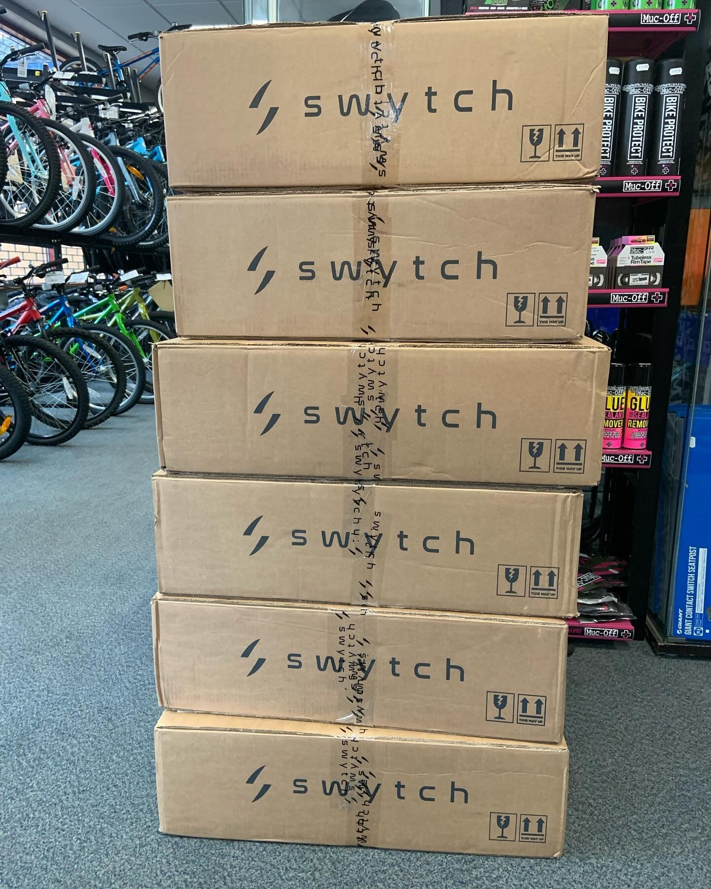 The @swytchbike kits keep on coming 🥰🙏
What a great way to turn your bike into an #ebike Pop in store to take a look or test ride our demo bike fitted with a Swytch kit. #swytchbike #localbikeshop #miltonkeynes #miltonkeynessmallbusiness #miltonkey