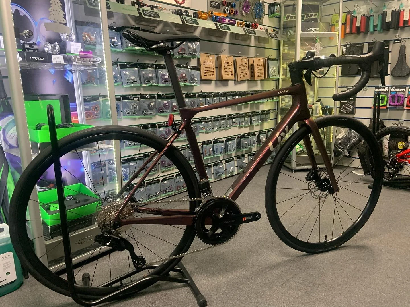 Another stunning road bike leaving us today. This time it’s another @livcycling @giantbicycles @giantuk #langma equipped with @shimanoroad #di2 #105 12 speed groupset. These are on a fantastic offer at the moment and are on sale at £2549.