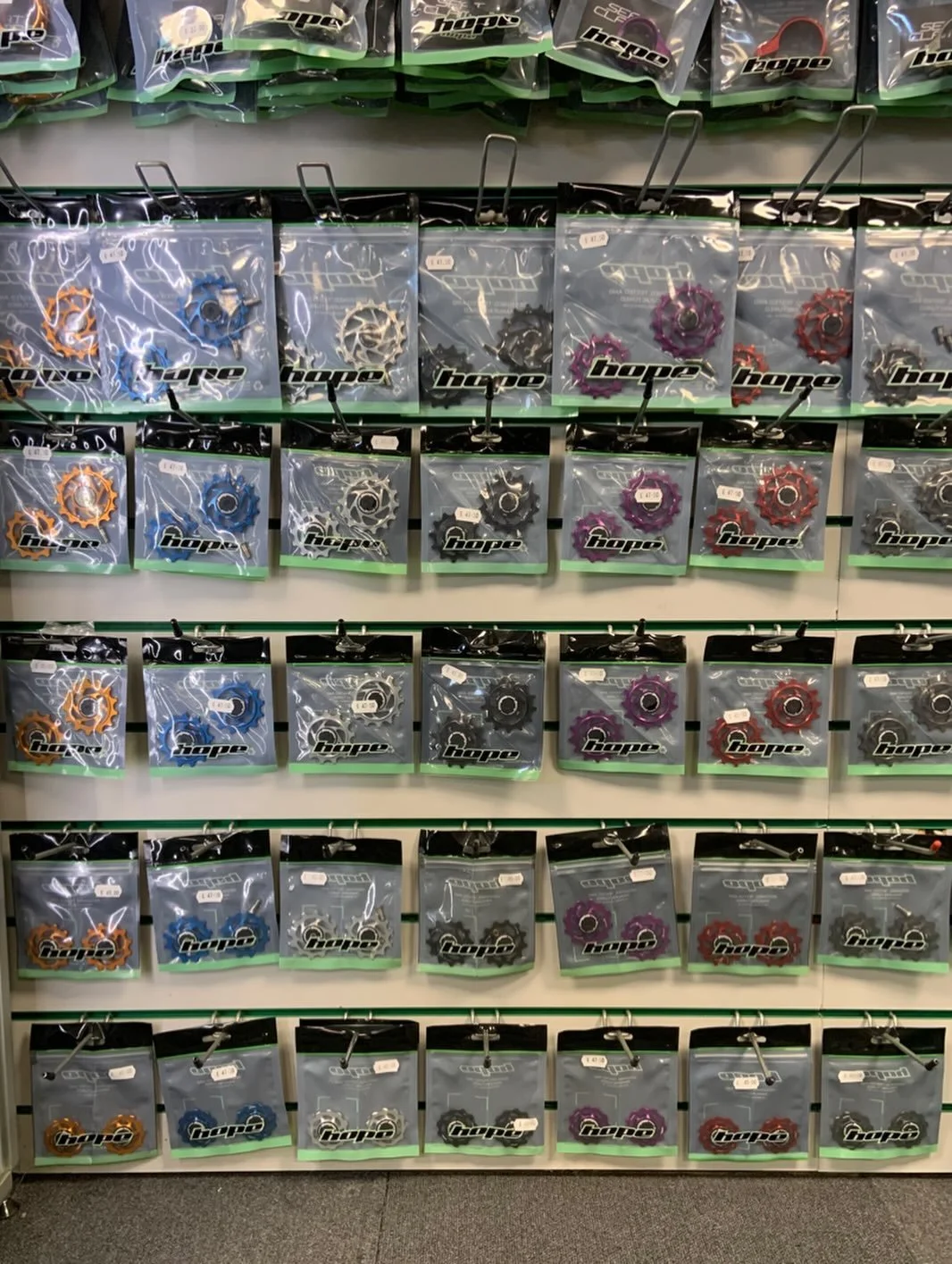 Our friends @hopetech have made another jockey wheel set, this time it&rsquo;s suitable for T-Type mechs. That&rsquo;s now 35 variations of #hopetechnology Jockey wheels in stock. 🥳💥

#localbikeshop #ridemorebikes #miltonkeynes #miltonkeynesbusines