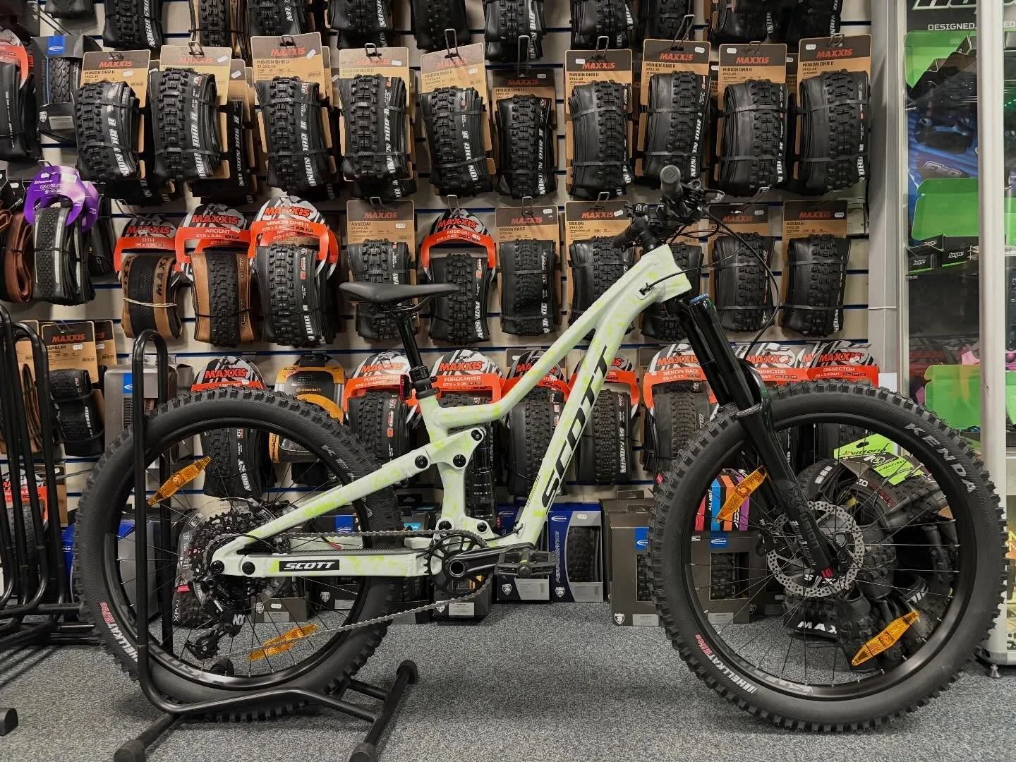 One lucky rider picked up his new machine yesterday. This amazing @scottsports #mountainbike is perfect for the younger rider who&rsquo;s heading out on the trails. Comes with 24&rdquo; wheels as stock but can be converted to 26&rdquo; when the time 