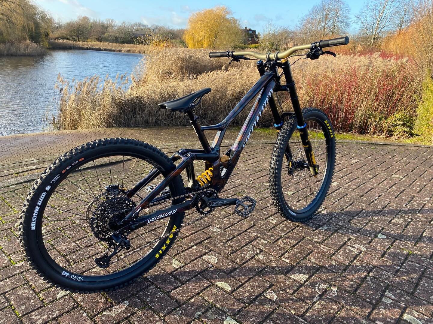 Please keep your eyes peeled for these two bikes. One of our regular customers unfortunately had these stolen last night. Please do your best to make these so hot to handle that they come back to their rightful place. The @specialized_uk demo race DH