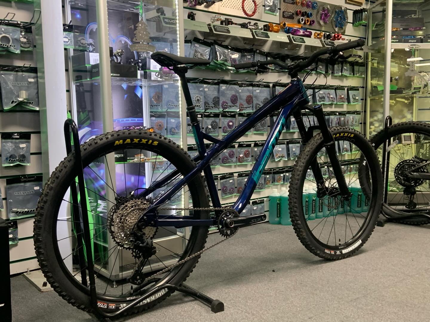 Here we have a lovely build that we fancied putting together to fill a void in the market. We decided to build this lovely blue @identitibikes AKA frame. This is a size medium running 650b @shimano_uk MT620 wheels, @shimanomtb SLX 12 speed groupset, 