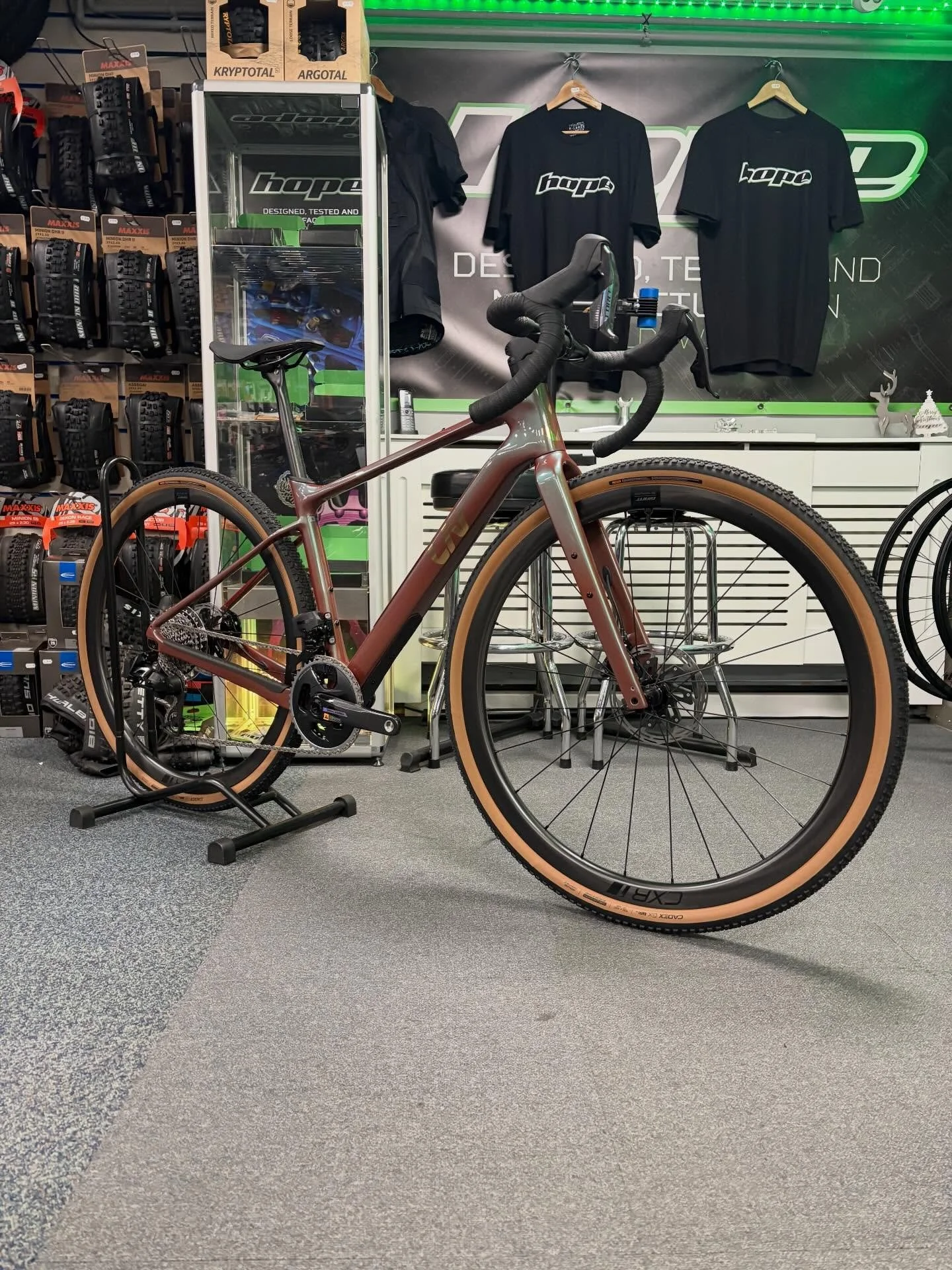 Another stunning bicycle from @livcyclinguk left us earlier this week. This time it was this amazing @livcycling Devote Advanced pro #gravelbike in this cracking colourway. 
#localbikeshop #shoplocal #ridemore #cycling
