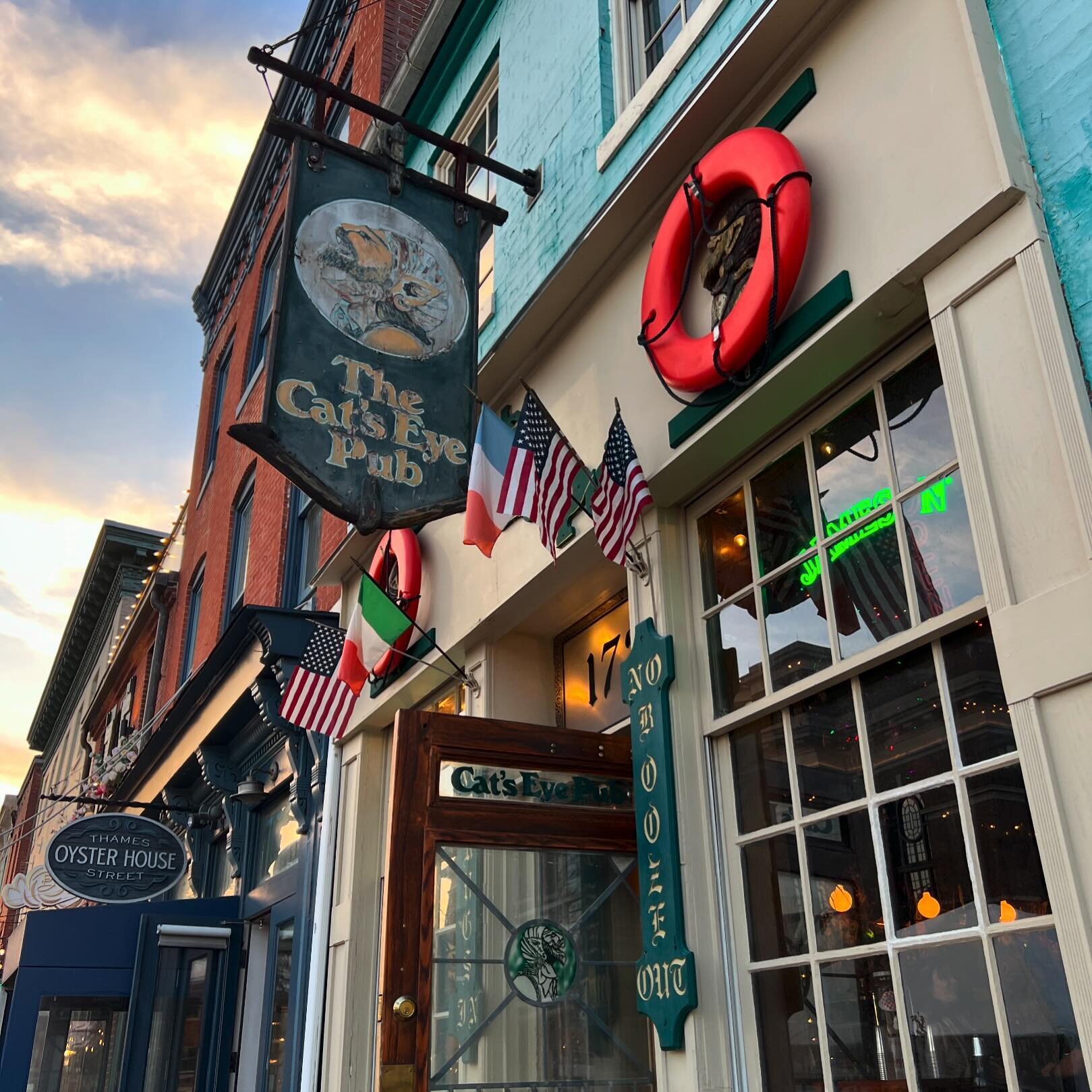 Grab a drink and listen to live music at the iconic @catseyepubbaltimore in Fell&rsquo;s Point!🎶🍻 #fellspointmainstreet #fellspoint #neighborhood