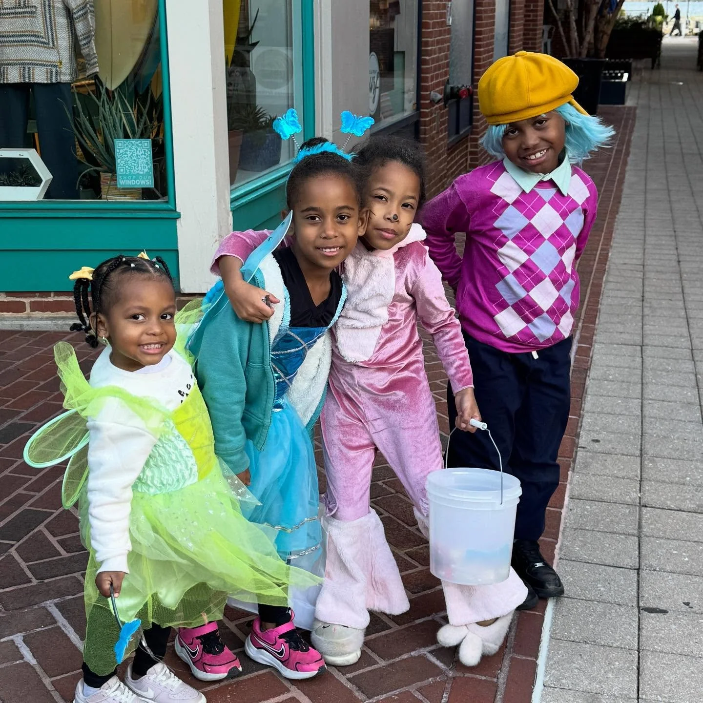 What a fun afternoon and evening! So many families, so many great costumes and lots of treats. 🎃 #fellspointmainstreet #fellspoint #neighborhood