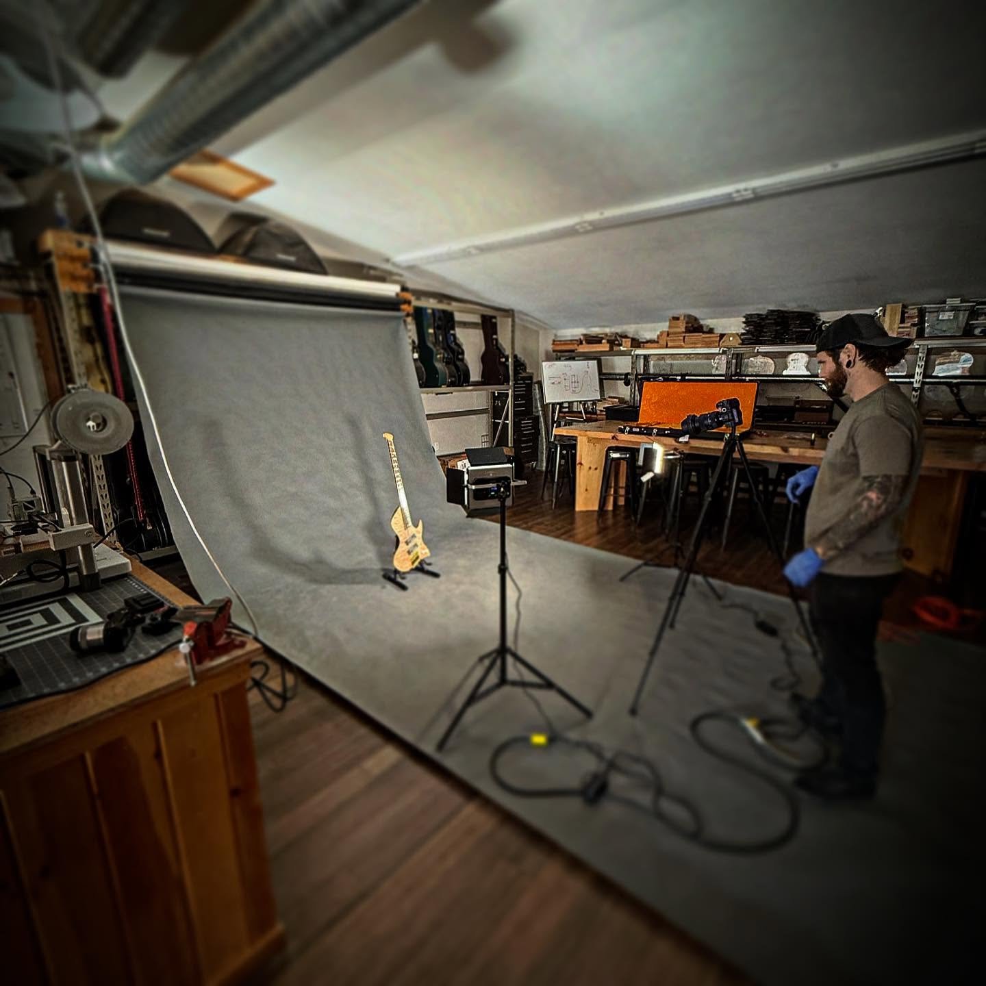 Nobody takes pictures of guitars like @tylerrobbins_ 

#LutherieArt #FineWoodworking #HandcraftedGuitars #CustomGuitar #LuxuryGuitar #GuitarBuilder #WoodworkingMastery #ExquisiteCraftsmanship #BoutiqueGuitars #HandmadeInstruments #HighEndGuitar #Arti