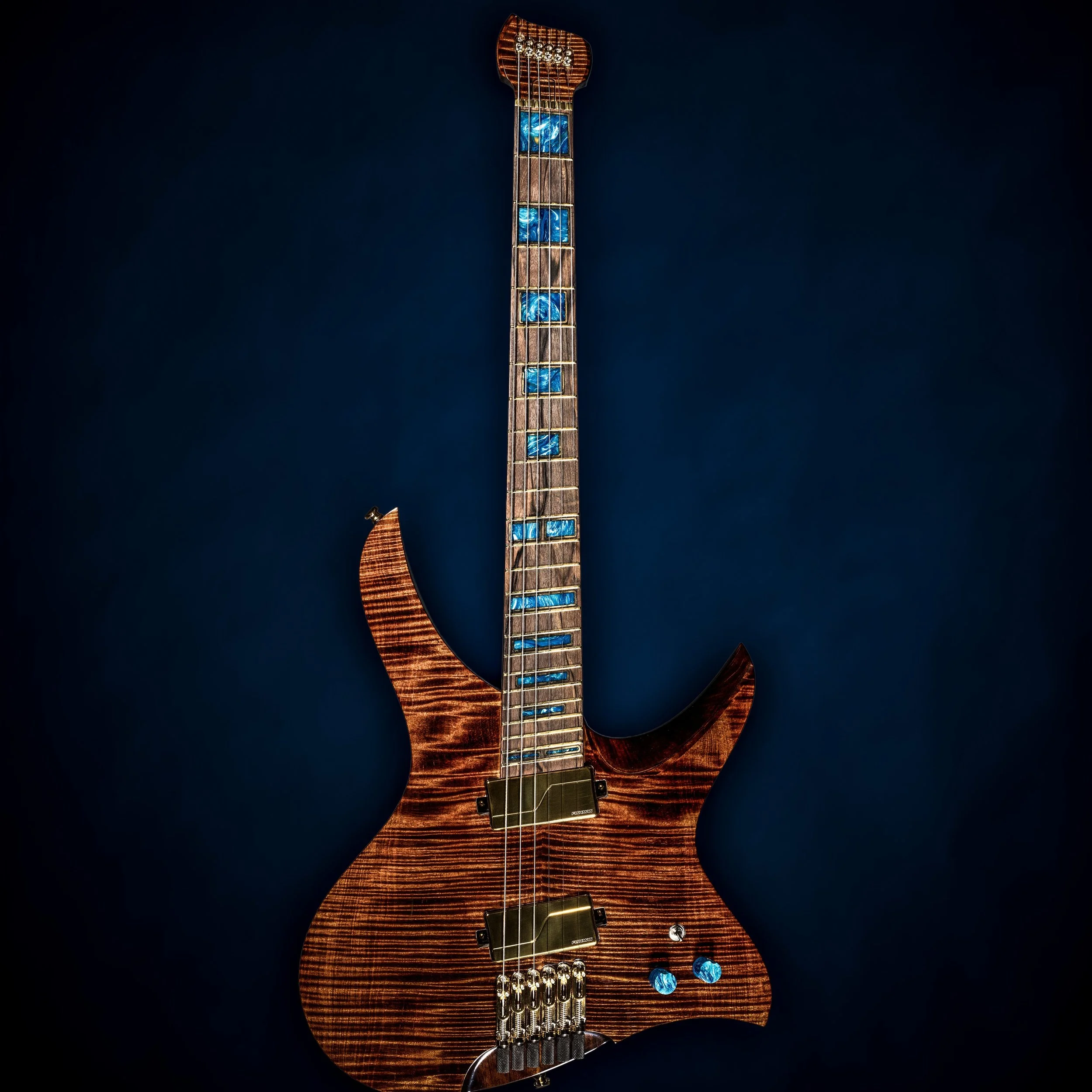 My latest build is complete. I love it when someone who commissions a build has such a beautiful vision of my work and allows me to bring it to life. 

Photos and edits by the prodigious and eminent @tylerrobbins_ 

#customguitar #boutiqueguitars #fi