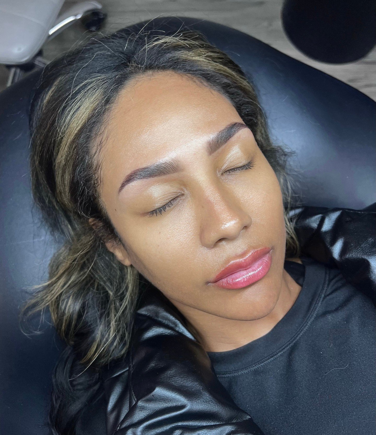 Transform your brows with brow henna! Experience natural-looking fullness and defined arches that last up to 2 weeks on the skin. Embrace the beauty of flawless brows and elevate your look effortlessly! 

Artist: Andrea
Service: Brow Henna 

#BrowHen