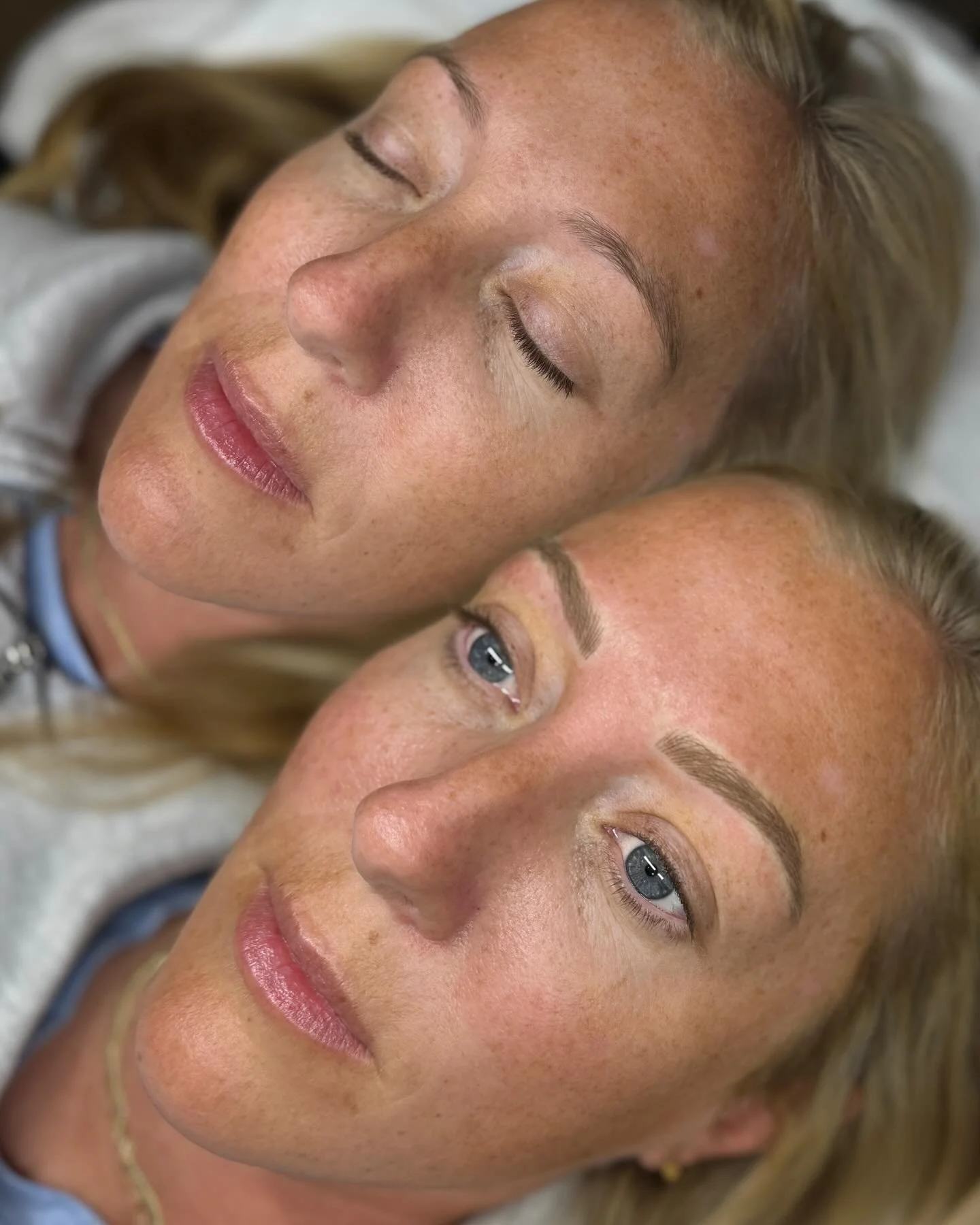 These nano brows are giving just-woke-up-like-this energy — crisp hair strokes that mimic your real brow growth for a flawless, low-maintenance look. Perfect for anyone who wants subtle definition without the “done” look.
Artist: S