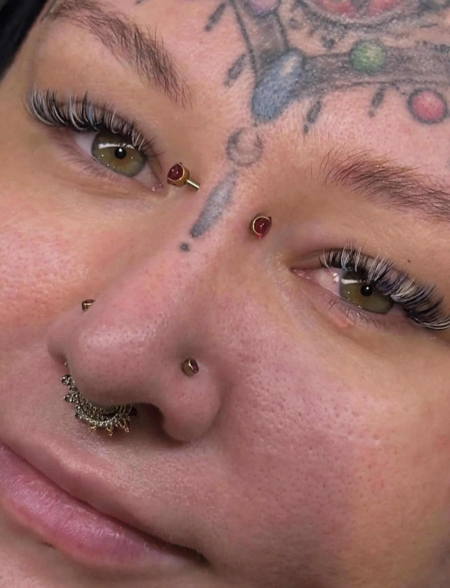 Who said lashes have to be basic? 💖 Add a pop of color and watch your eyes do all the talking&mdash;subtle, bold, or somewhere in between, it&rsquo;s giving main character energy every blink.

Artist: Kylie 
Service: Lash Extensions

#ColorLashes #L