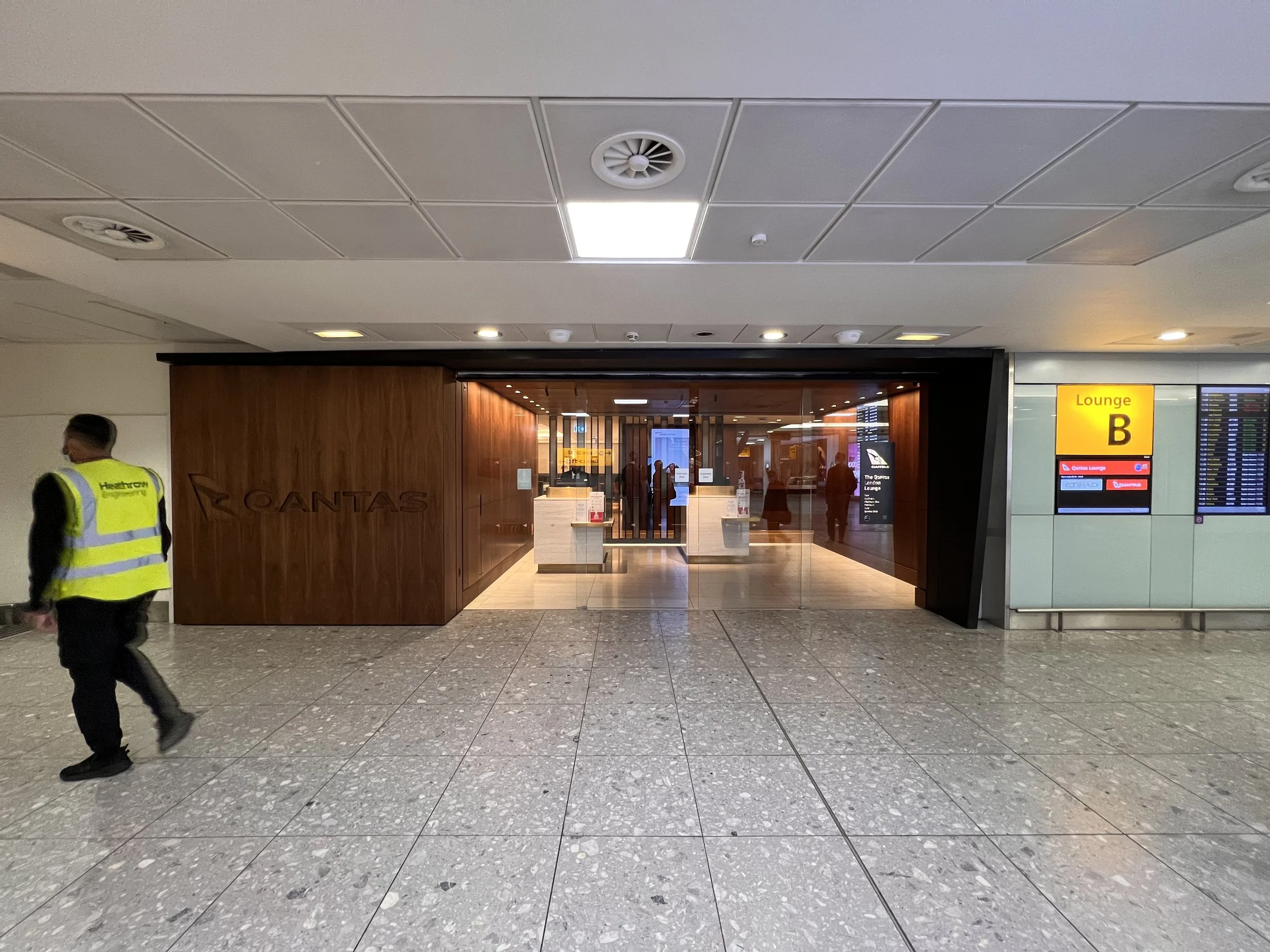 Review Qantas Lounge, London Heathrow — Blog