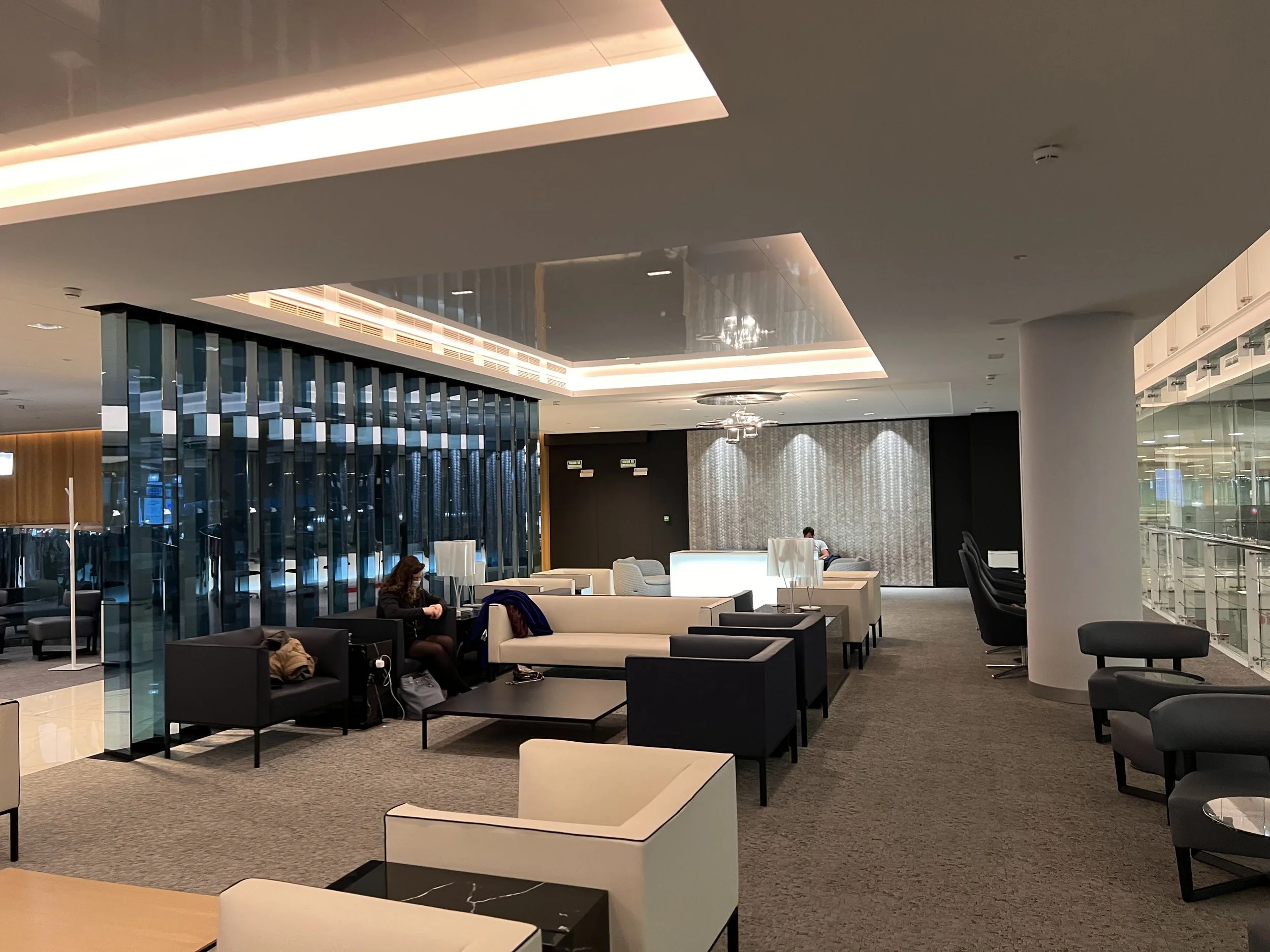 Snapshot Review Sala Vip Joan Miro Lounge Barcelona El Prat Airport Callumelsdon Com Blog