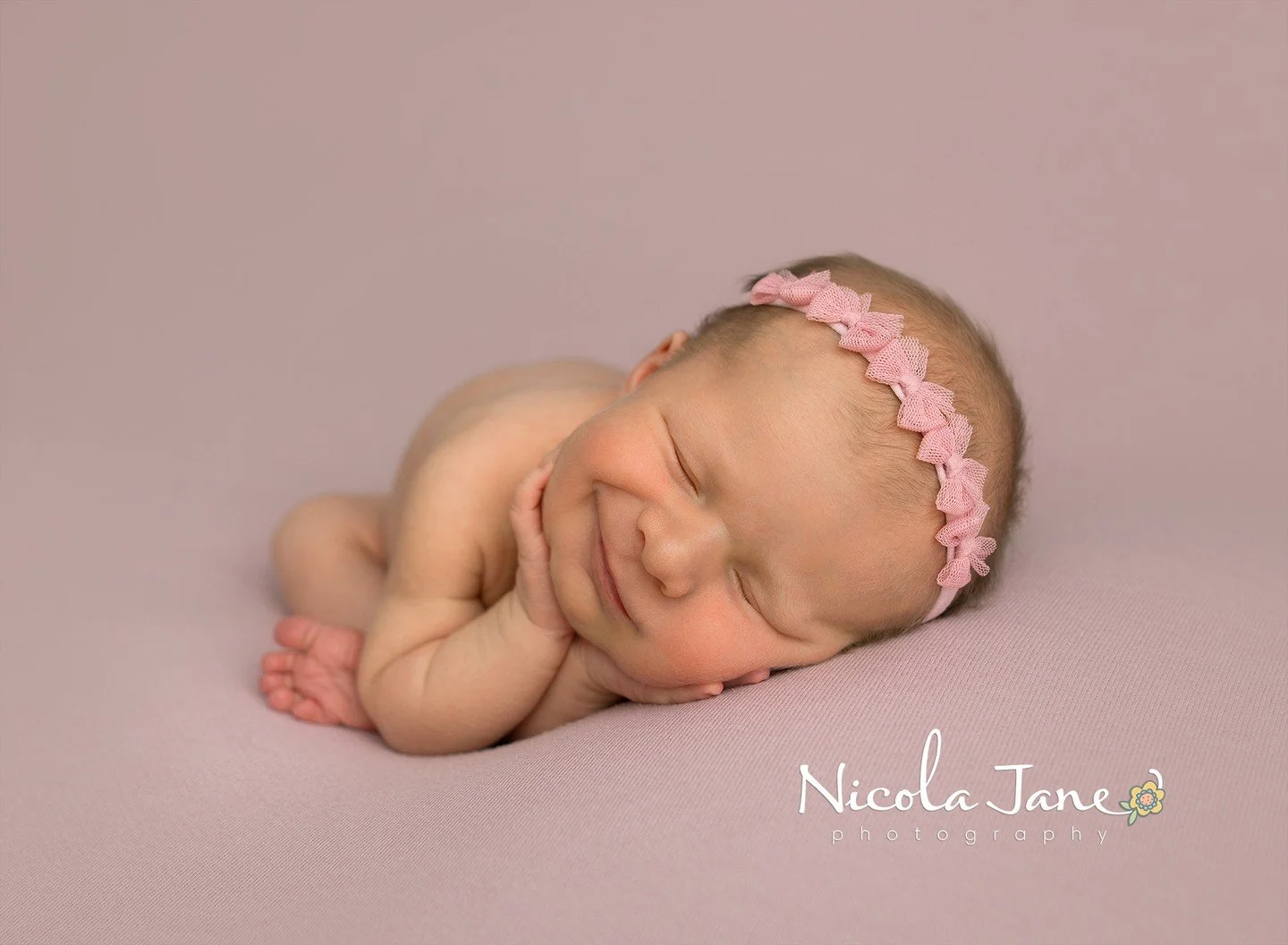 ✨ Smile! It&rsquo;s the weekend! ✨
If this little grin doesn&rsquo;t brighten your day, I don&rsquo;t know what will. 💕 Babies have the sweetest way of reminding us to slow down and savor life&rsquo;s simple joys.

Want to capture smiles like this w