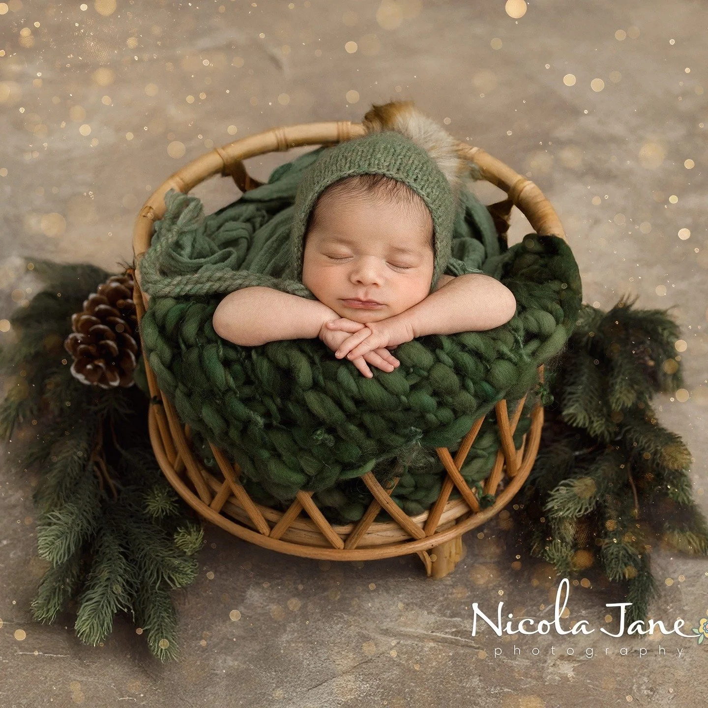 Sweet babe!! They always look so sweet and peaceful in this pose!! 
Hat by - @k2cblooms 
Layer by - @peachstitch