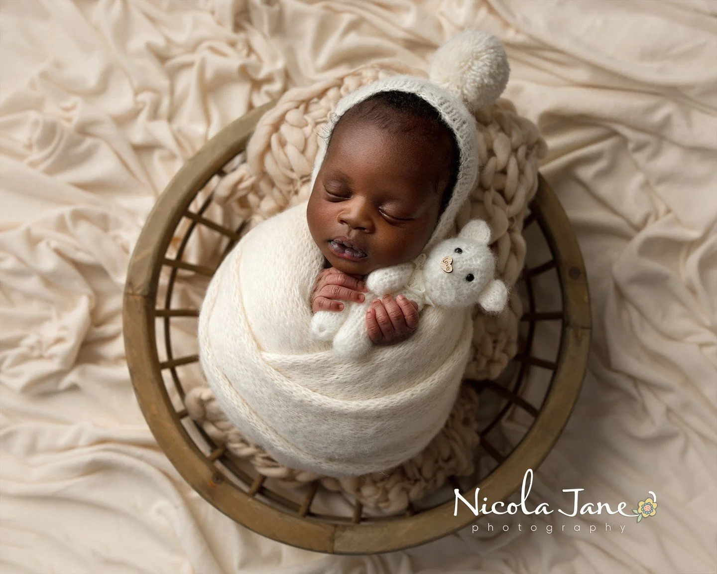 This babe was so dreamy! 
#newbornphotography #newbornphotographer #newborns #posednewborn #photographernearme #nicolajanephotography