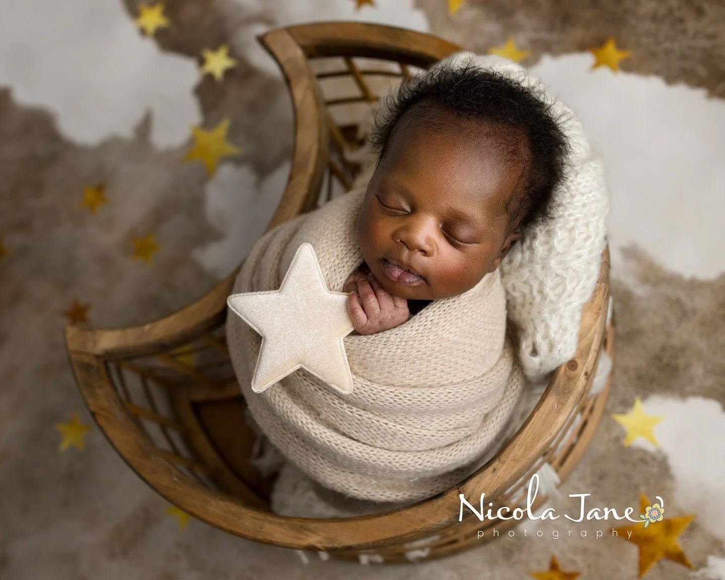 This is my most requested set! It's easy to see why! Of course, this little guy makes it look perfect! ⭐️ 🌙

#newbornphotography #newbornphotographer #newborns #posednewborn #photographernearme #nicolajanephotography