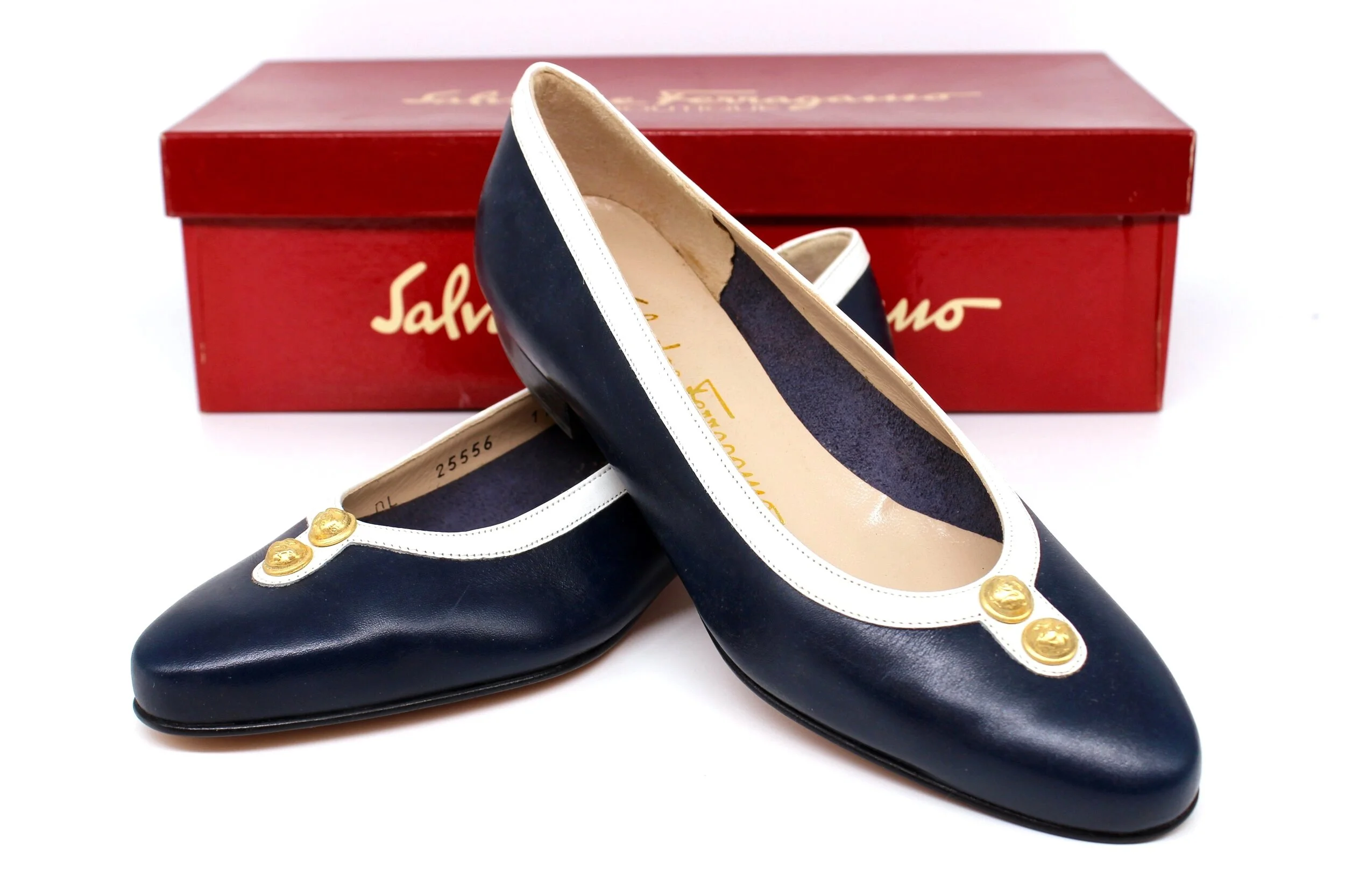 Salvatore Ferragamo Figaro Flat in Navy/White