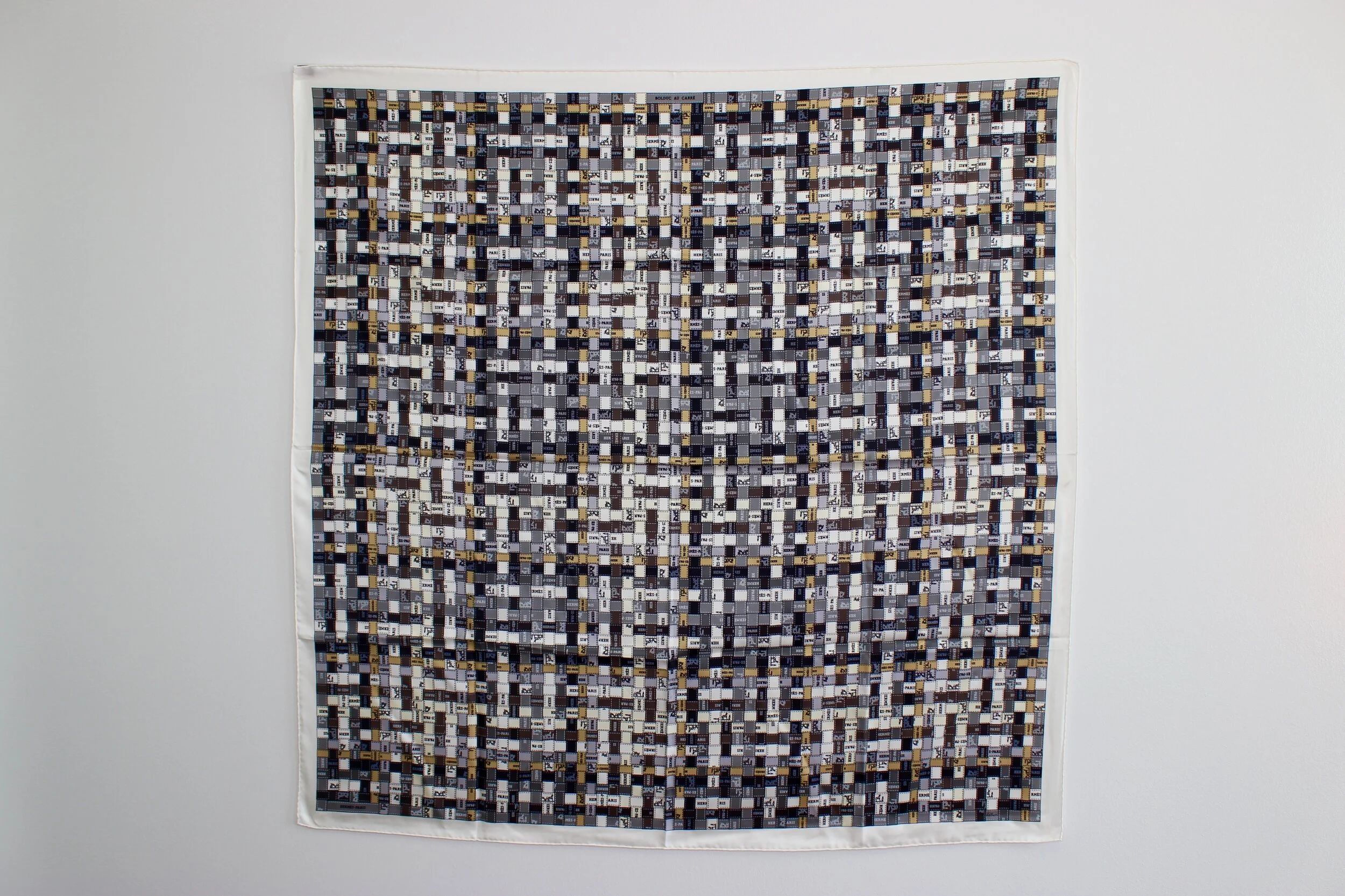 #0415 Hermès Silk "Bolduc Au Carre" Scarf