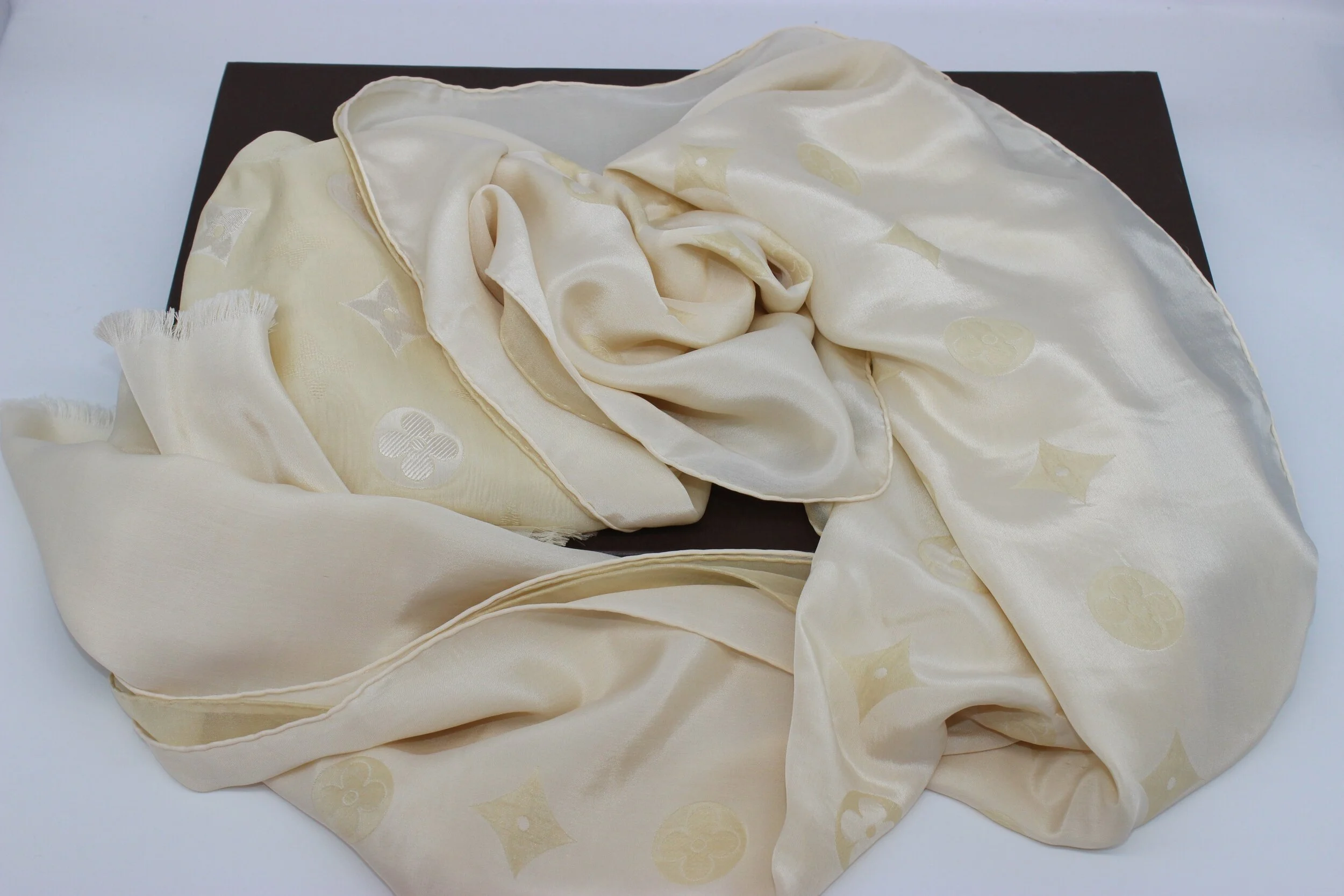 #0490 Louis Vuitton Cream Silk Scarf