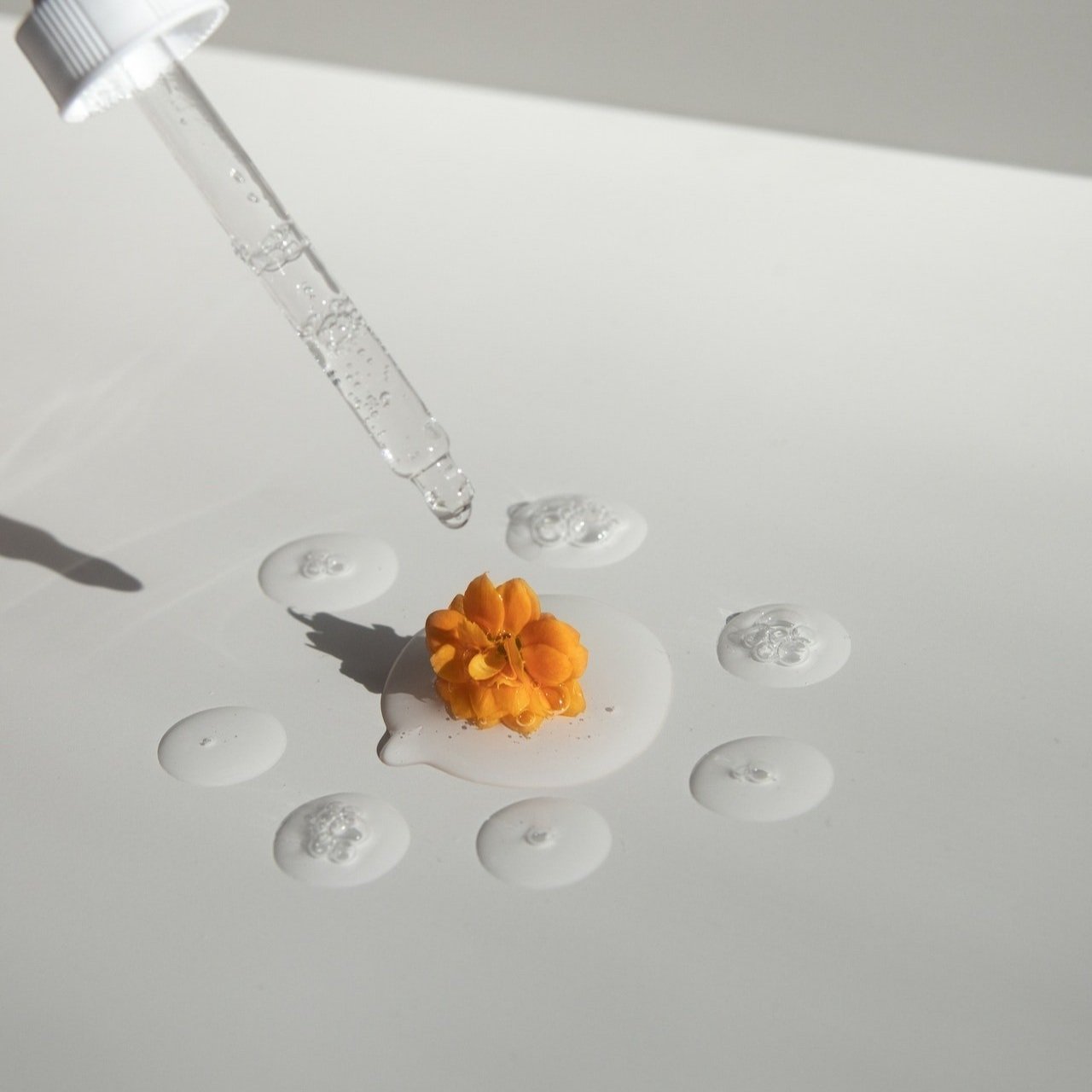 niacinamide vs. hyaluronic acid