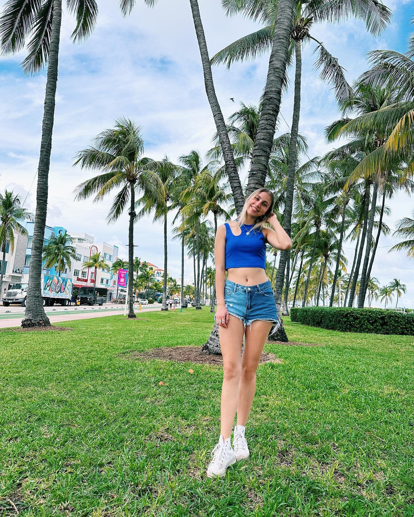 Miami spring break, but it&rsquo;s fall☀️🌴