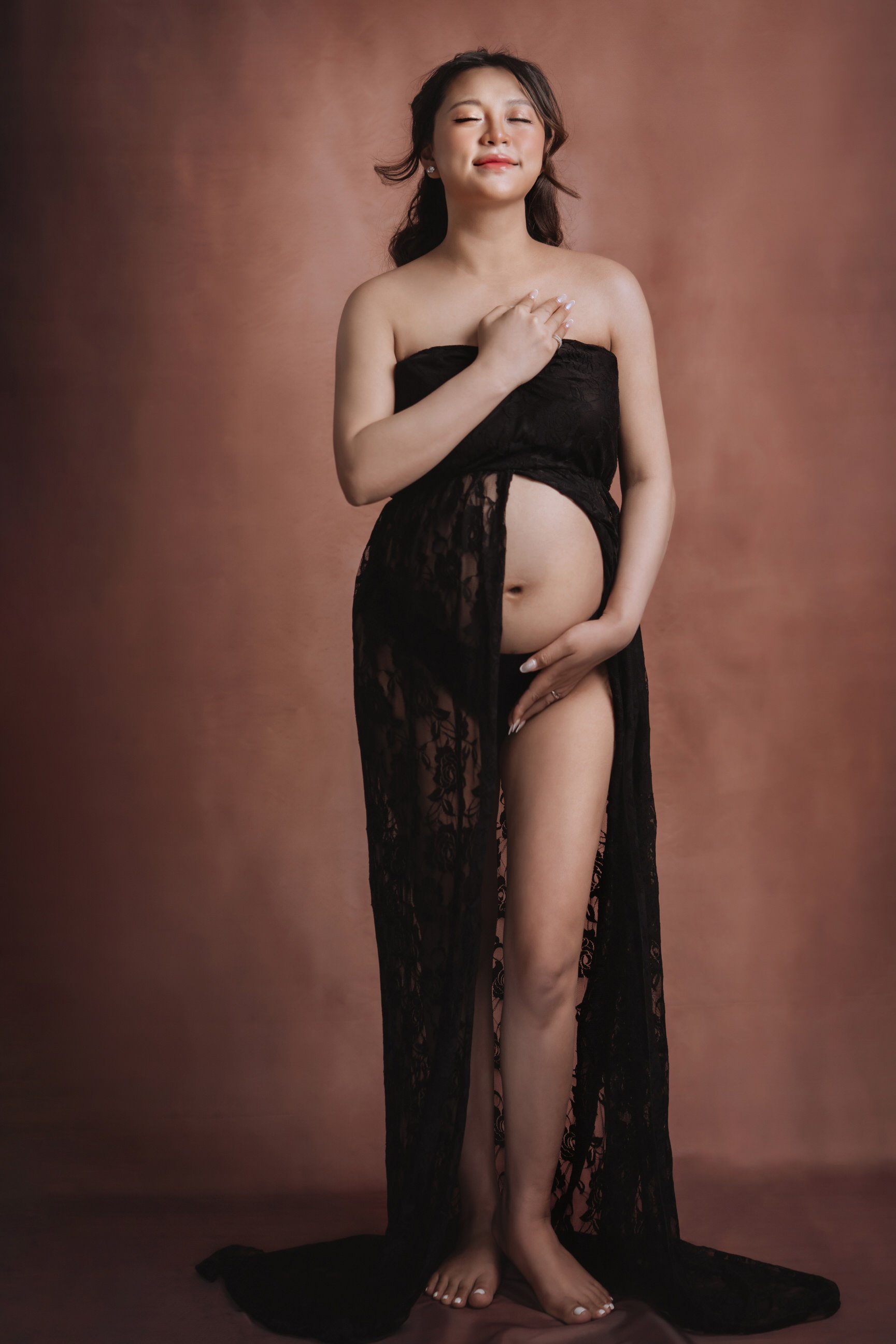 indoor maternityphotography in Vancouver 122087.JPG