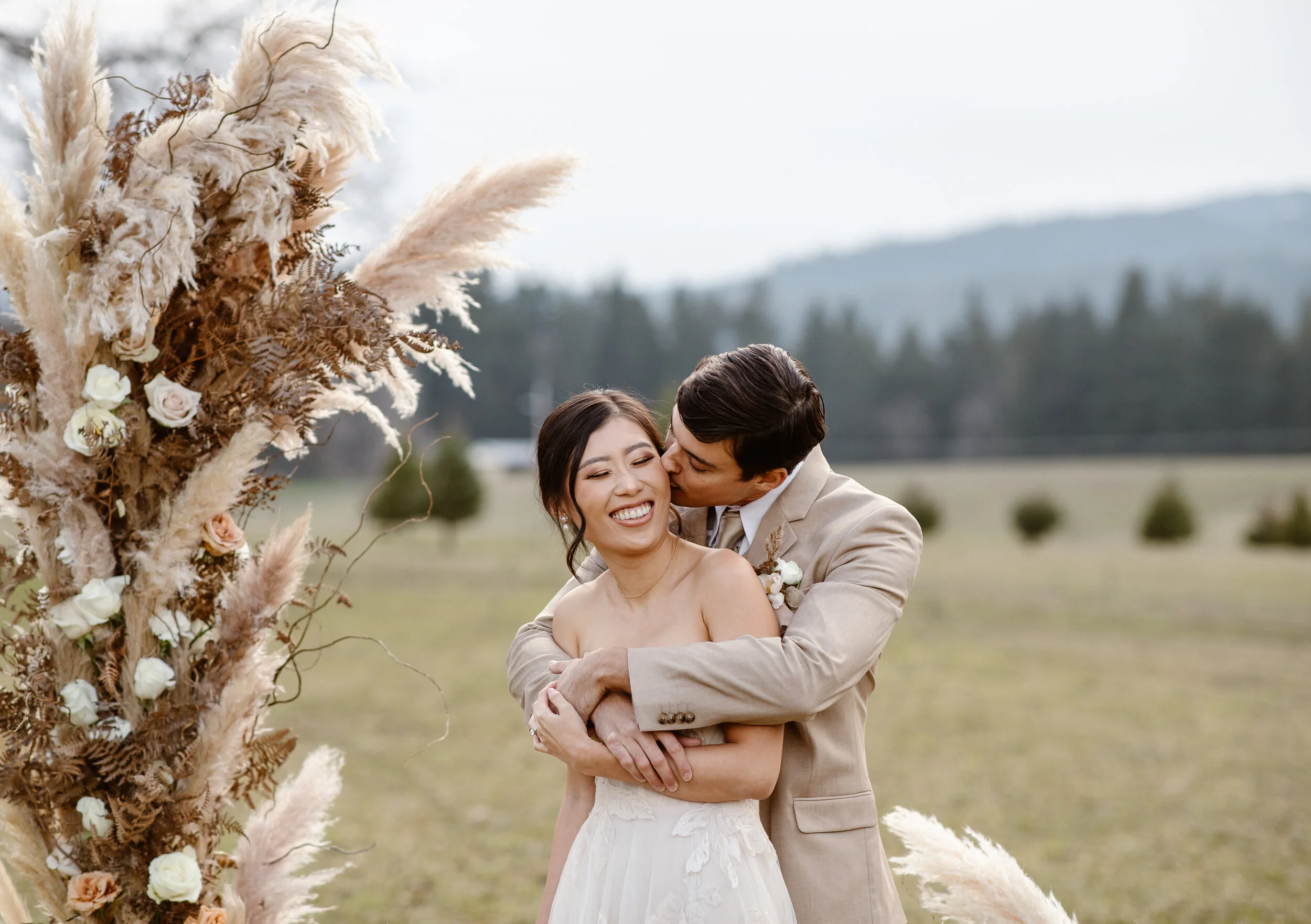 White Salmon, WA Intimate Wedding | Washington intimate wedding Photographer