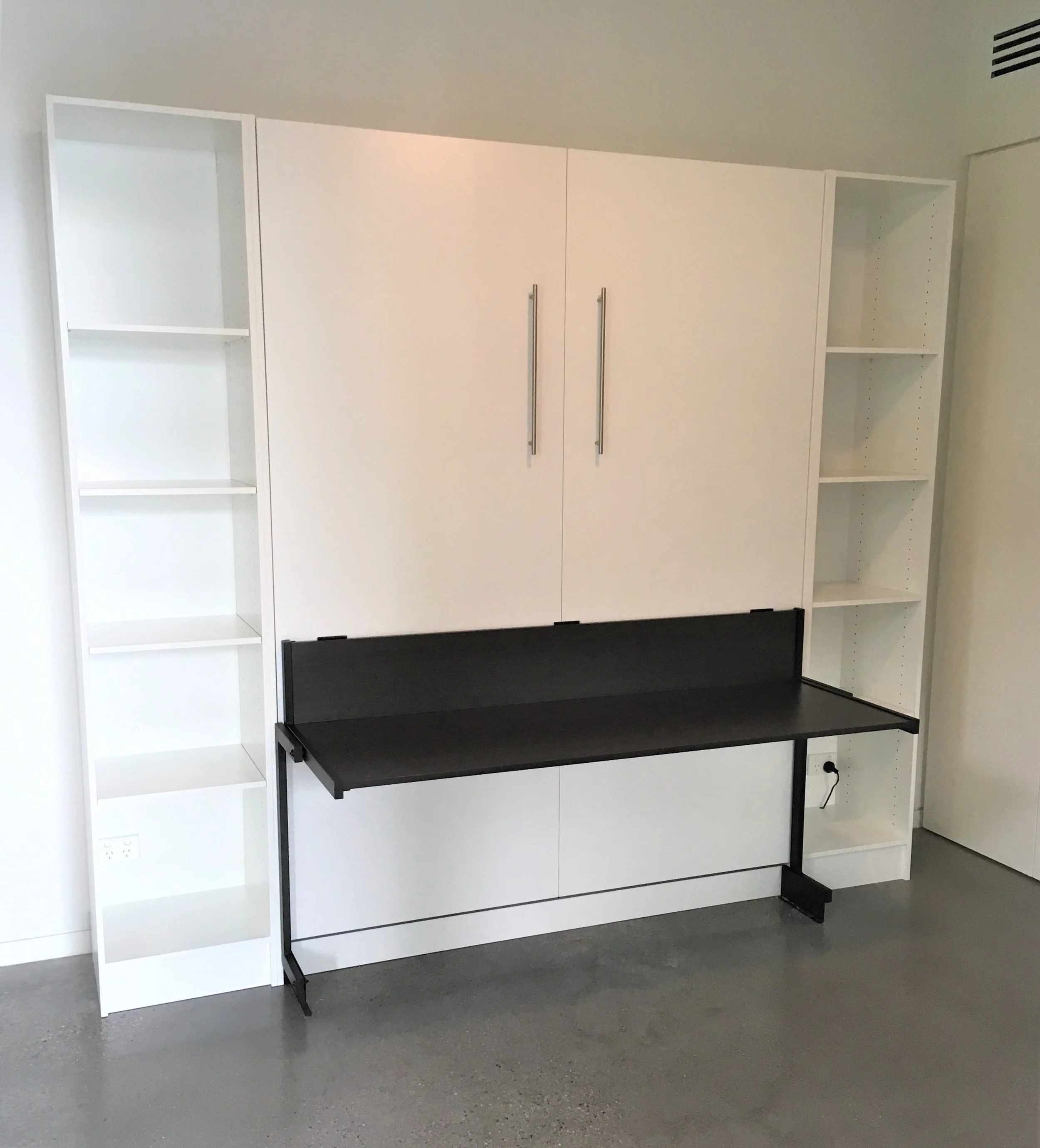 Alpha Studio desk