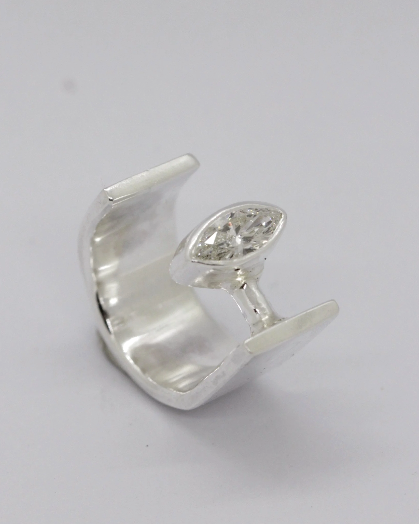 ENGAGEMENT RING WITH MARQUISE LAB DIAMOND