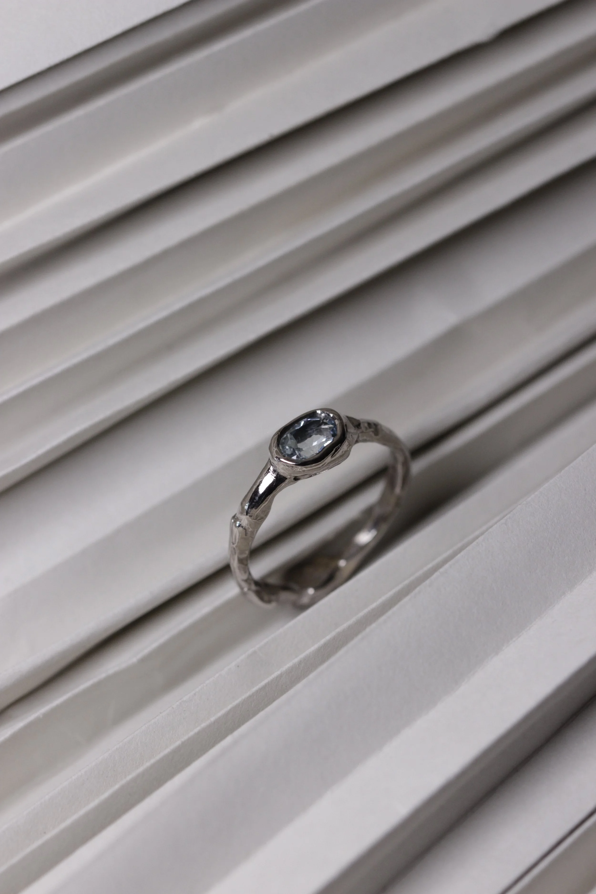 WHITE GOLD ENGAGEMENT RING WITH AQUAMARINE