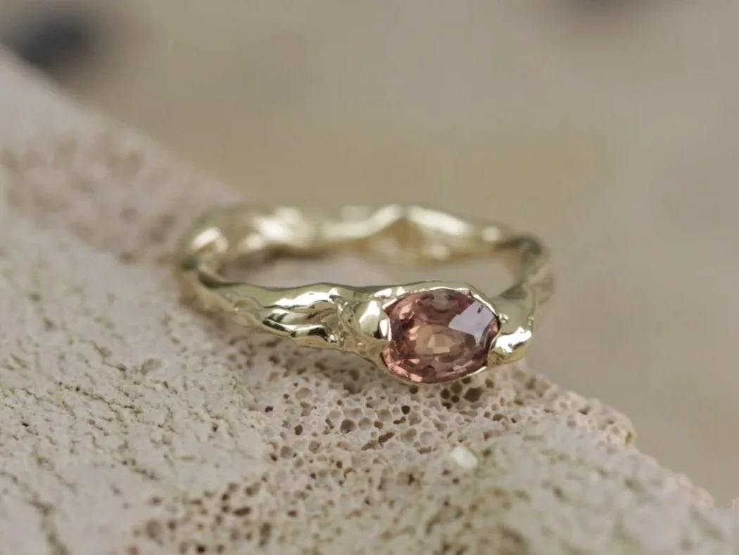 YELLOW GOLD ENGAGEMENT RING WITH PINK SAPPHIRE