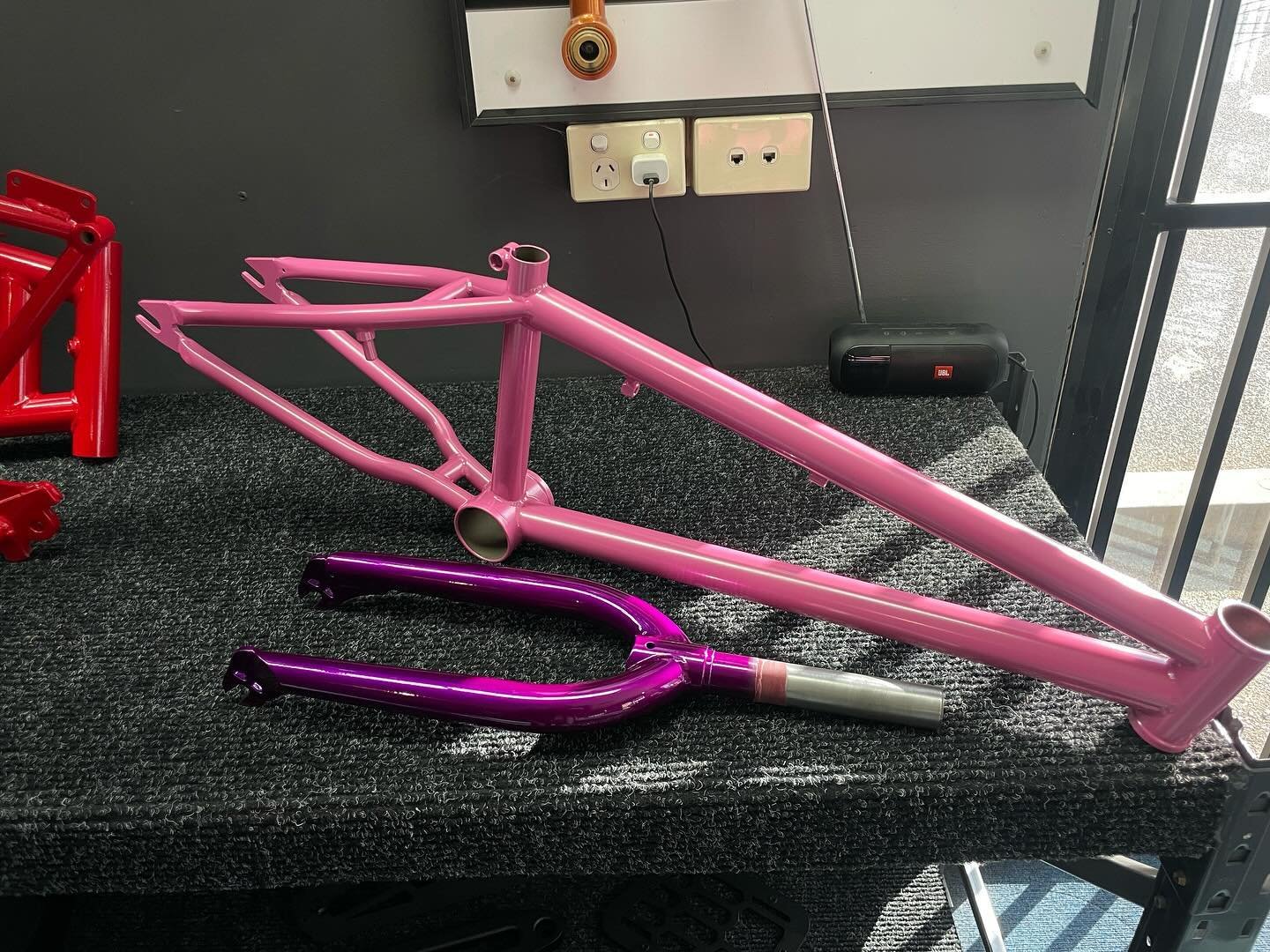 Frame and forks coated in Laser Pink and Illusion Violet 😎
#epicpowdercoating #needpowdercoating #powdercoatingporn #powdercoatinglife #powdercoatingnation #powdercoatingwork #qualitypowdercoating #precisionpowdercoating #showoffpowdercoating #extre