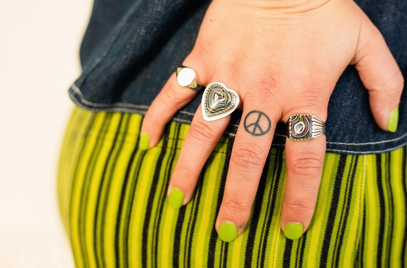 Keep it groovy. Wear handmade jewellery that stands out.
.
.
📸 @gangofbabesphotography