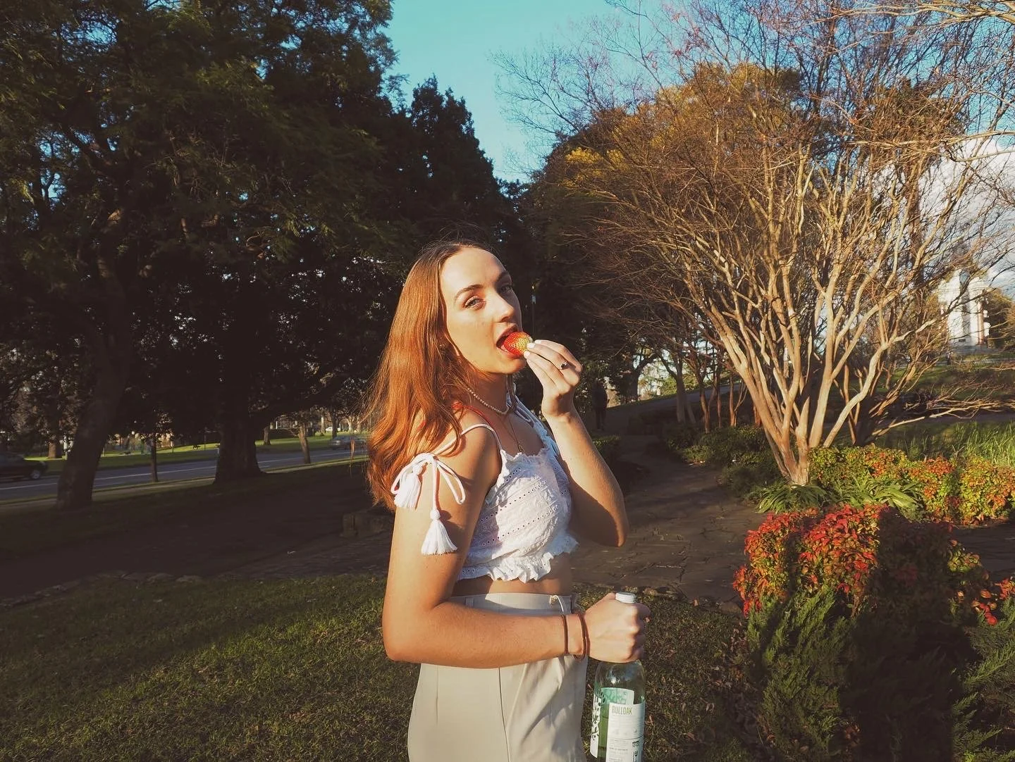 IZZY HOLLINGDALE RELEASES NEW SINGLE ‘STALL’