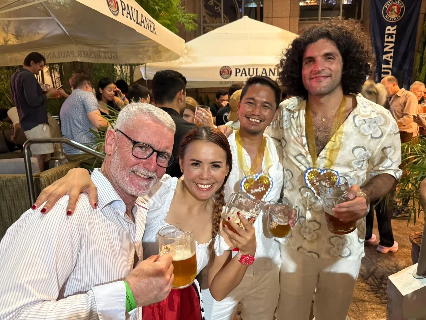 Gaelics represented at Oktoberfest 🍺
We took on the beer chug and stein hold and held our own with solid strength, 5 teamwork !!! on and off the water!!!! Thank you @germandragonssingapore 🍻