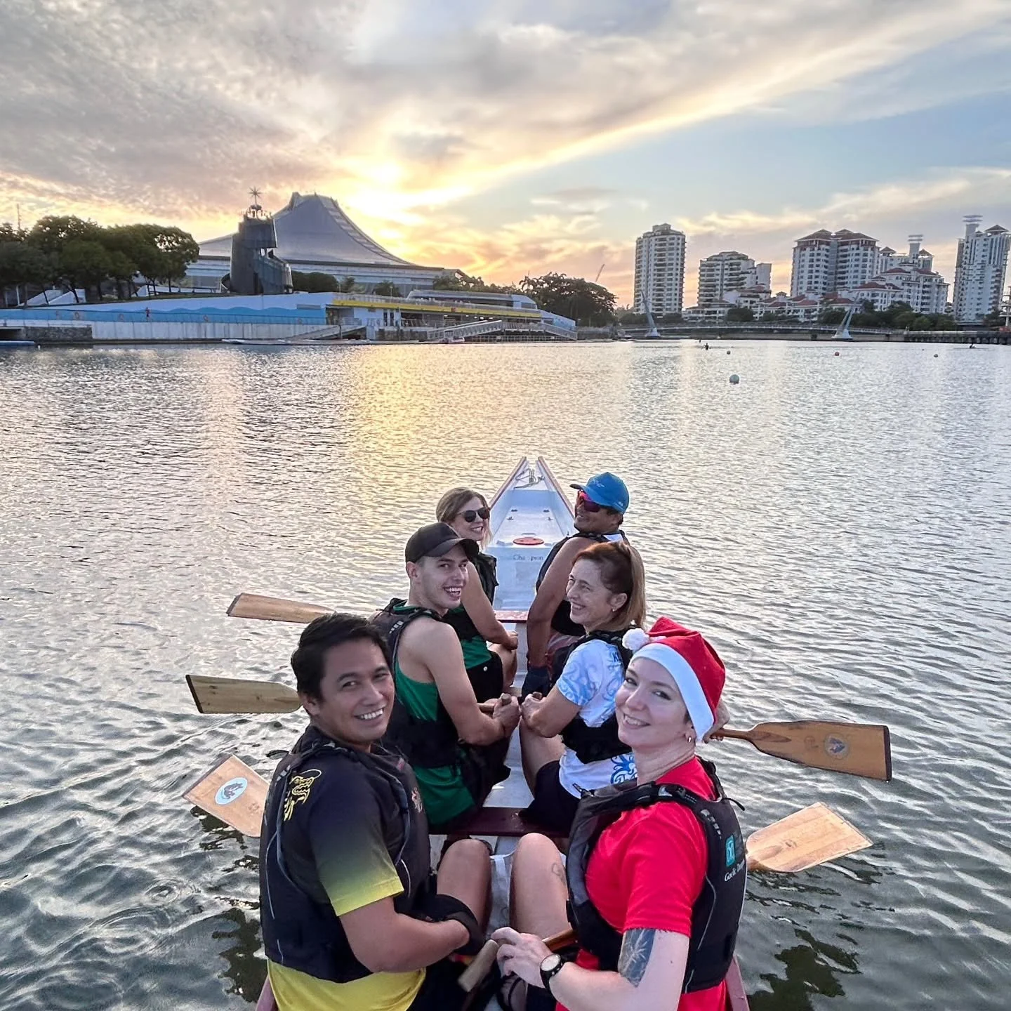 This is the FINAL paddle for the Gaelic Dragons in 2025, and what a beautiful way to end the year on our perfect Wednesday morning sunrise water.
There are so many highlights for the Gaelics this year. We are ready to have a little rest and then conq