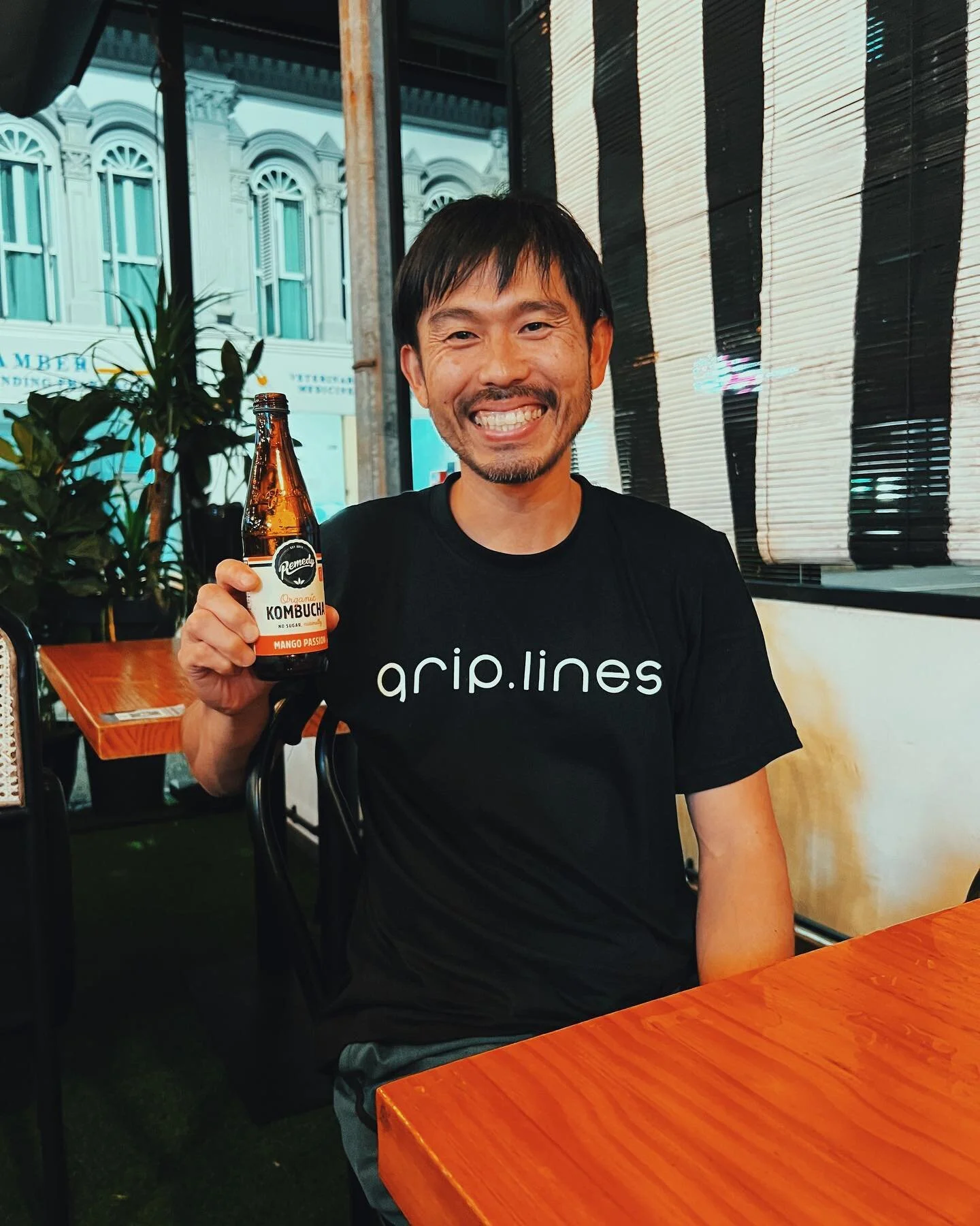 Good times with Okano-san @prosetclimbinghold and his new found non-kelp Kombucha 😅.

Thank you for your wisdom sir, we will see you very soon 🤙🏼

#goodthingscoming #ifsc #griplines