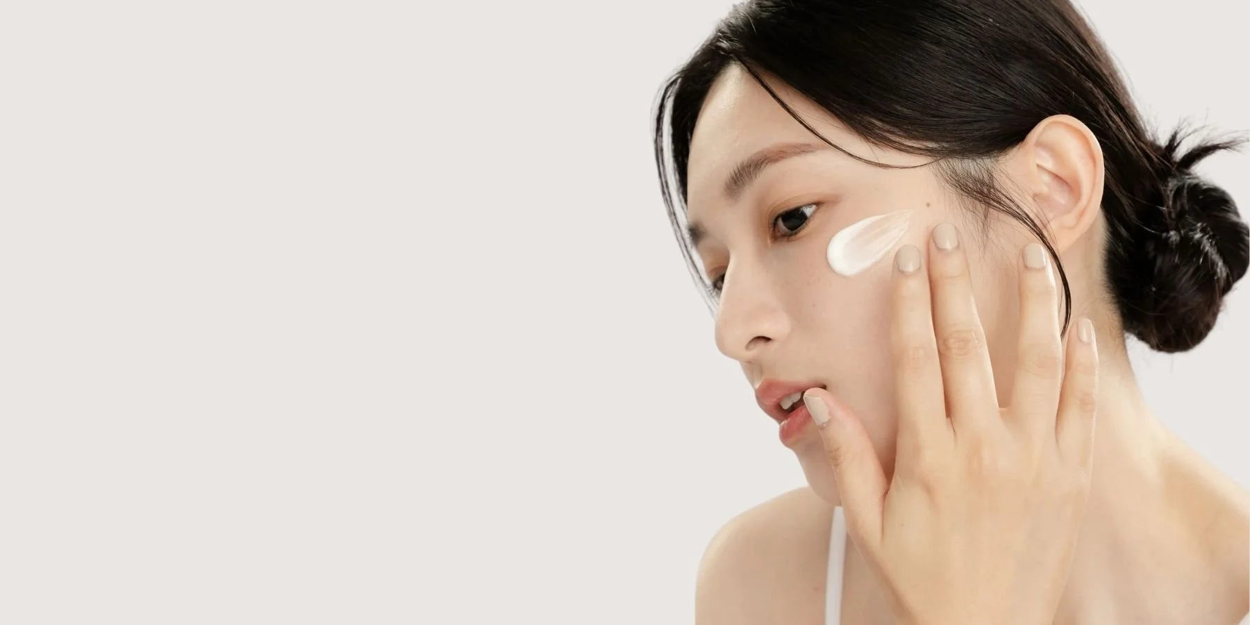 Korean Sunscreen Model Image