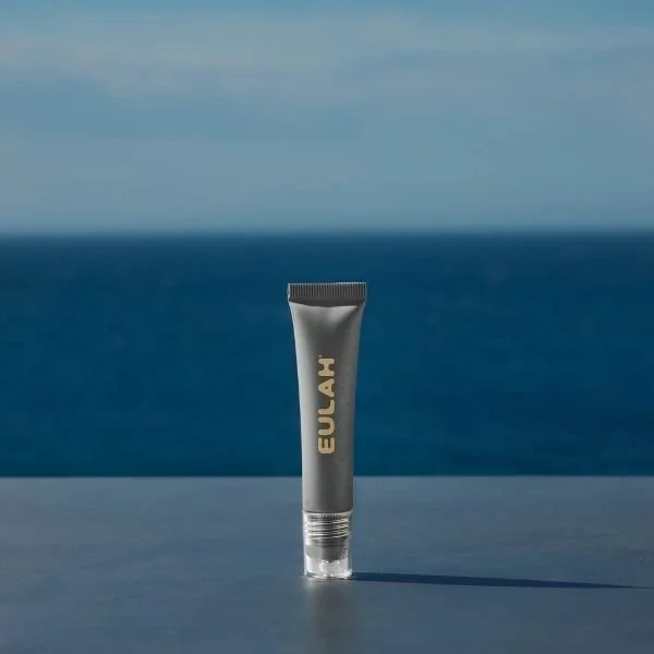 A eye cream against the backdrop of the ocean