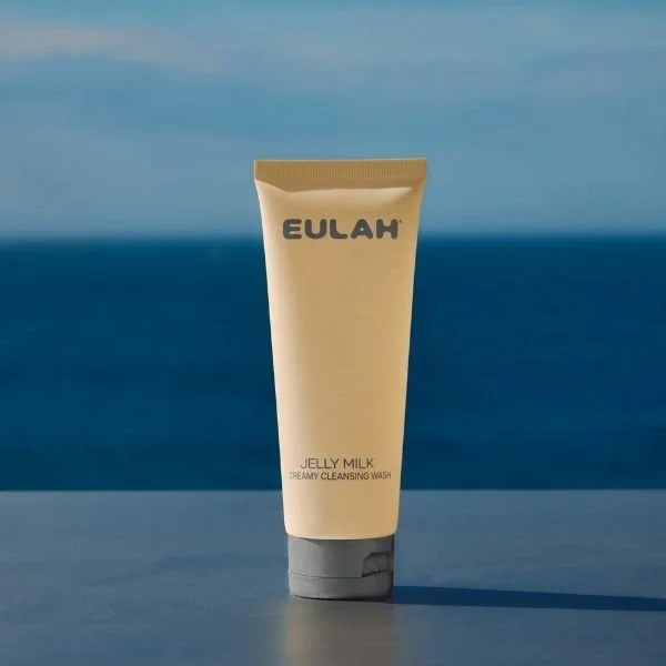 An image of the Eulah Jelly Milk against the background of the sea