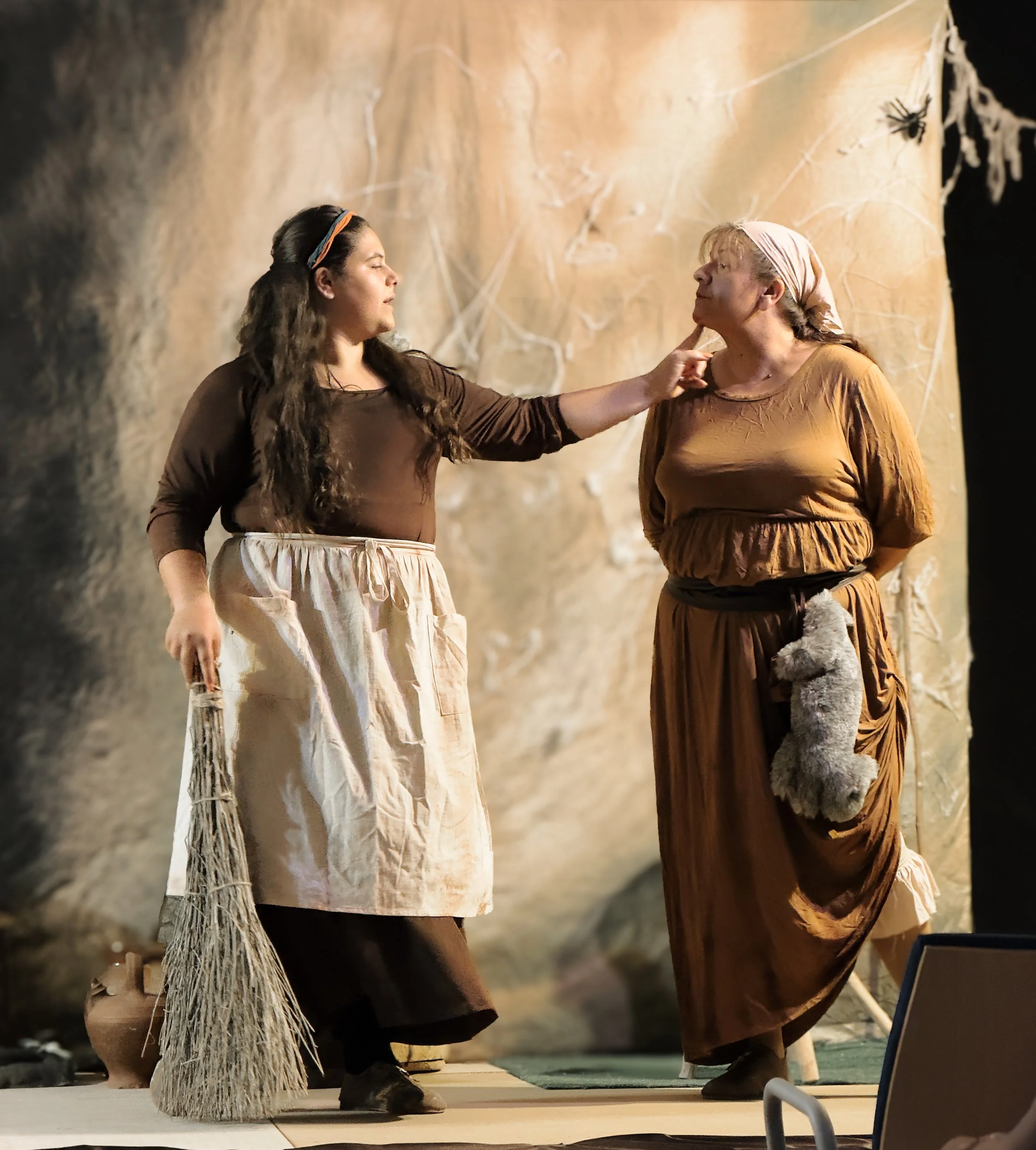 Éxito rotundo de "La sentencia del agua" en Arrabalde: más de un centenar de personas arropan el teatro
