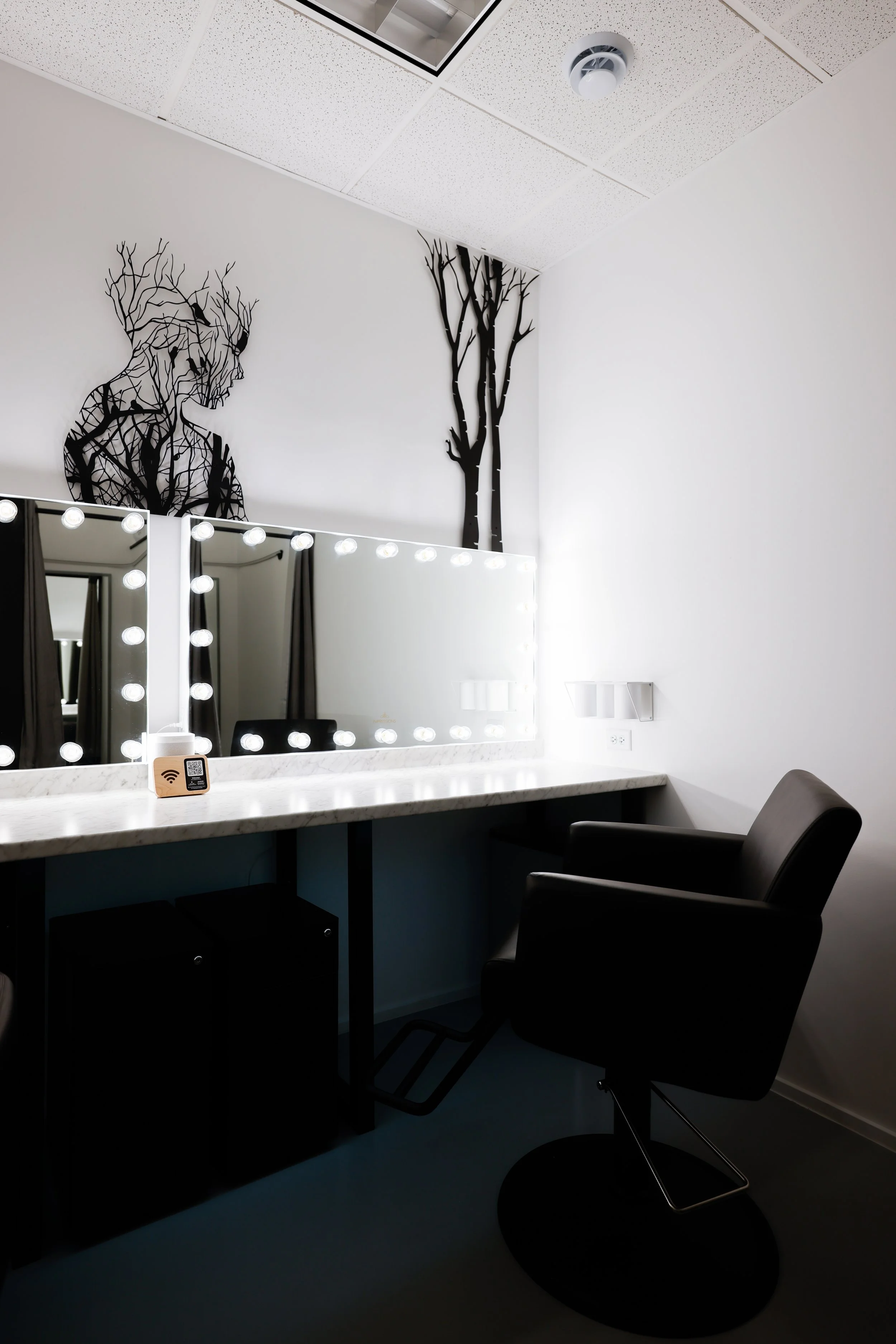 BLACK SWALLOWTAIL STUDIOS-4 2.JPG