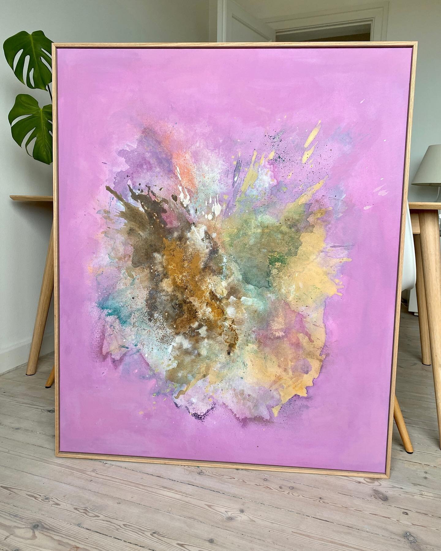 NYHED! 💗

Et lille eksperiment der &ldquo;gik galt&rdquo; fra f&oslash;rste penselstr&oslash;g! 
 
En proces der var fyldt med bandeord og &ldquo;ej, ej, ej, hvordan redder jeg det!&rdquo; 

En proces hvor jeg flere gange var ved at give op, da jeg 