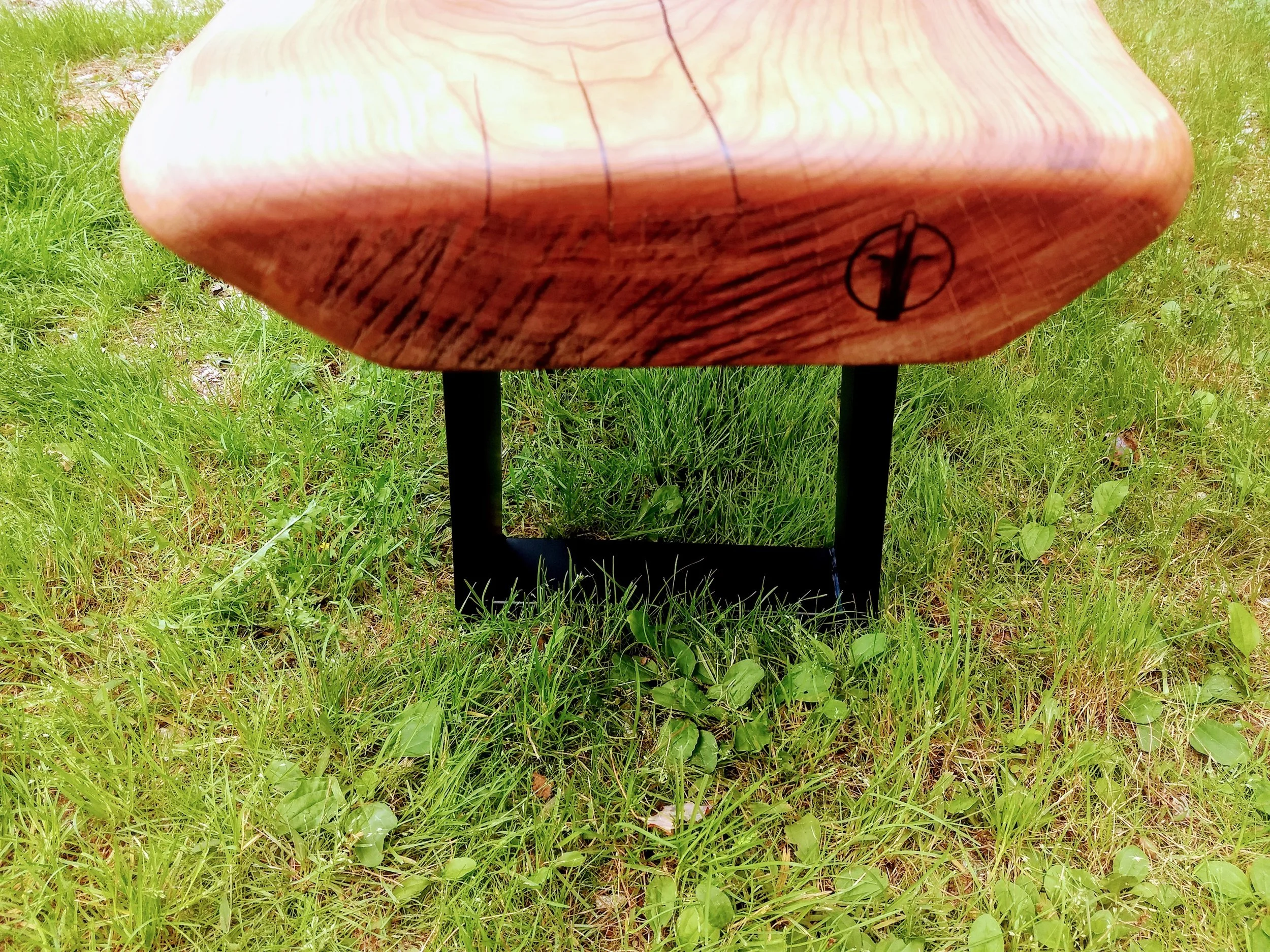 MODERN BENCH2.jpg